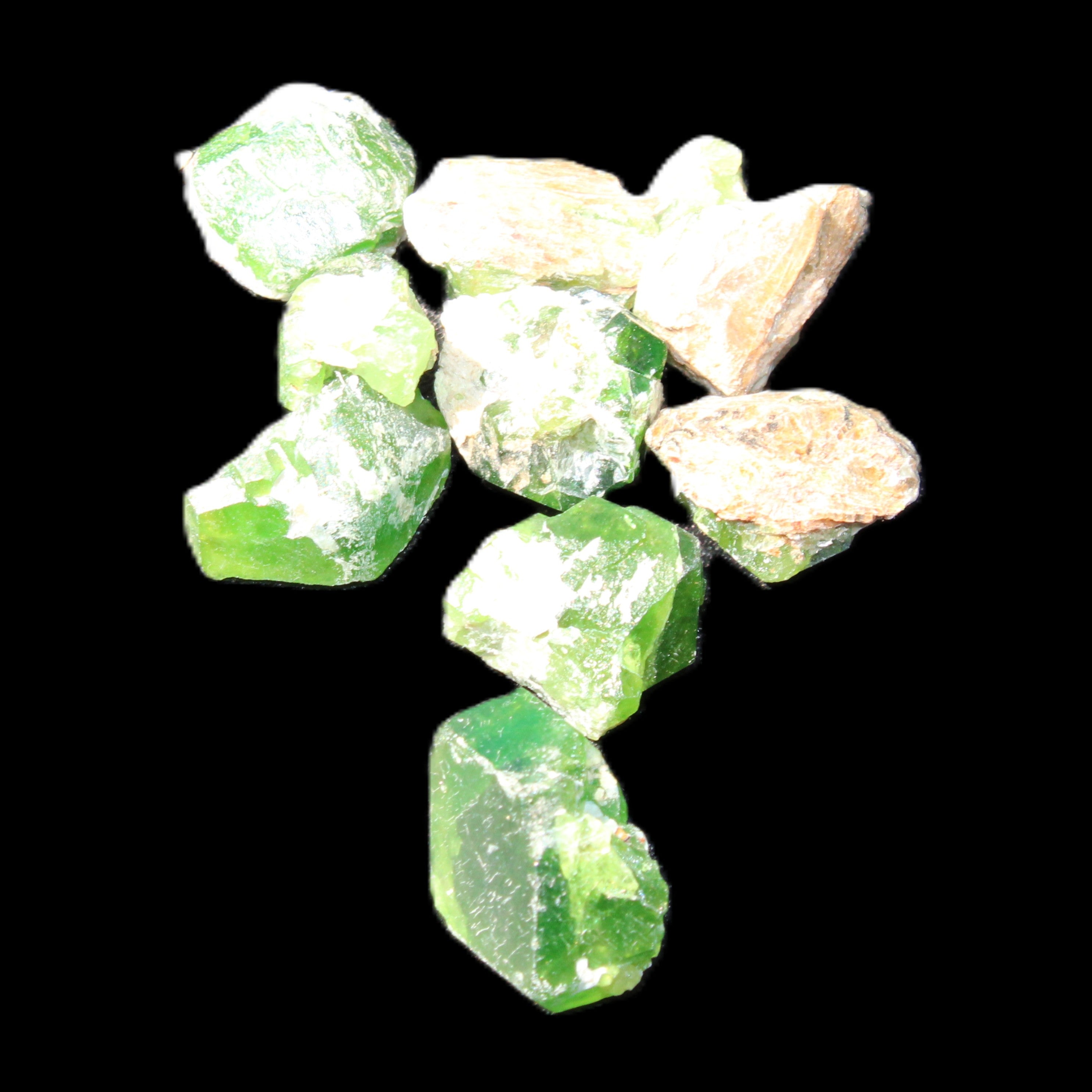 Green Garnet from Pakistan 10 tiny crystals 14.3g in sunlight - Rocks and Things Store