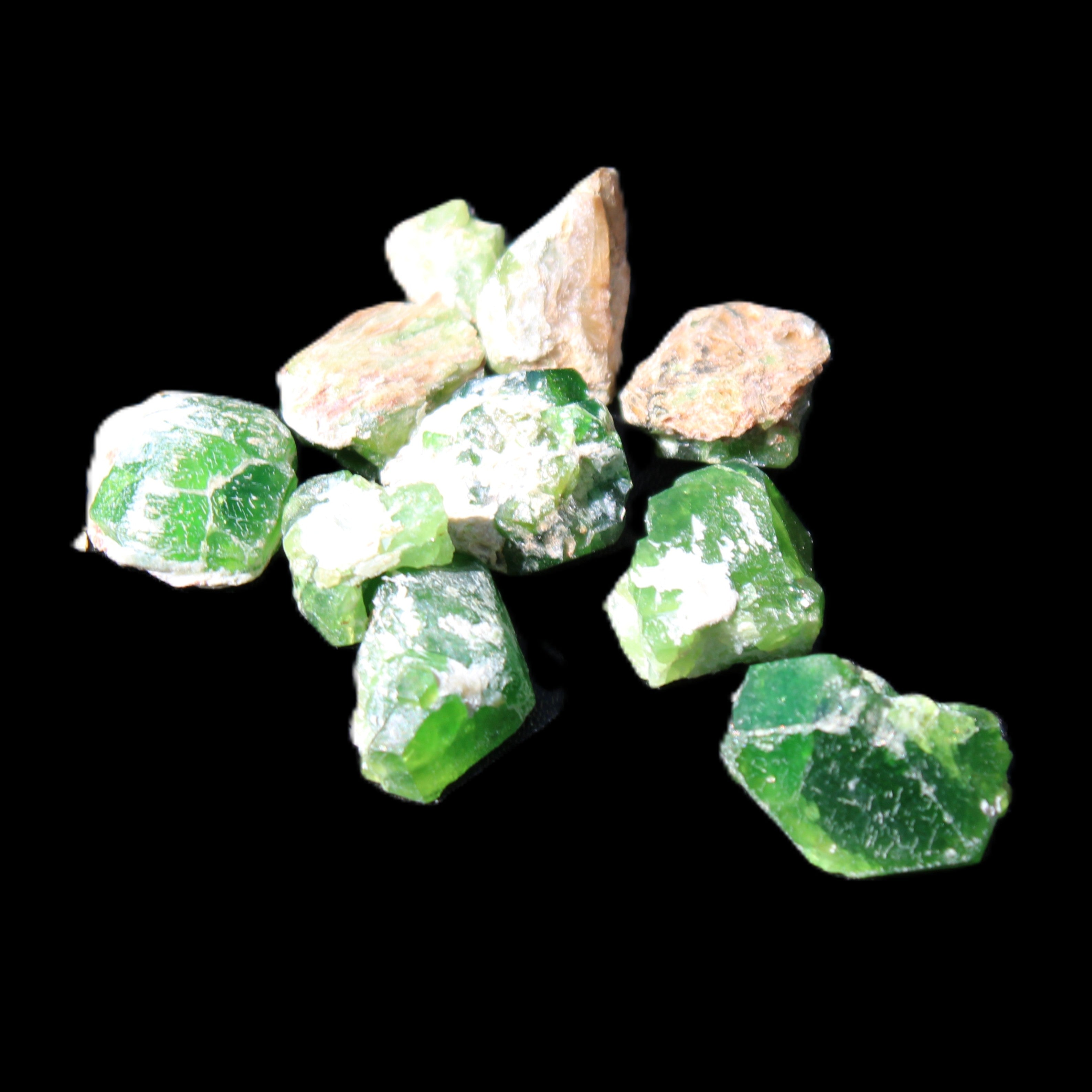 Green Garnet from Pakistan 10 tiny crystals 14.3g in sunlight - Rocks and Things Store
