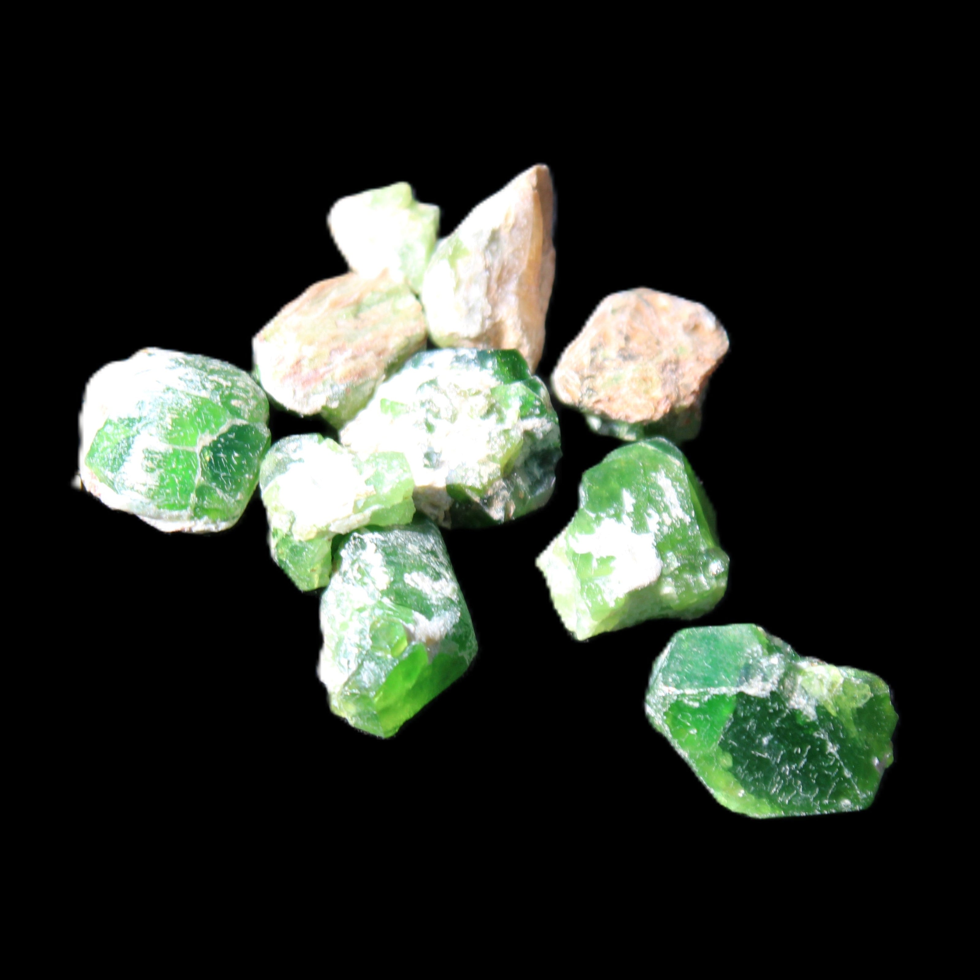 Green Garnet from Pakistan 10 tiny crystals 14.3g in sunlight - Rocks and Things Store