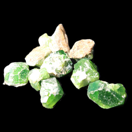 Green Garnet from Pakistan 10 tiny crystals 14.3g in sunlight - Rocks and Things Store