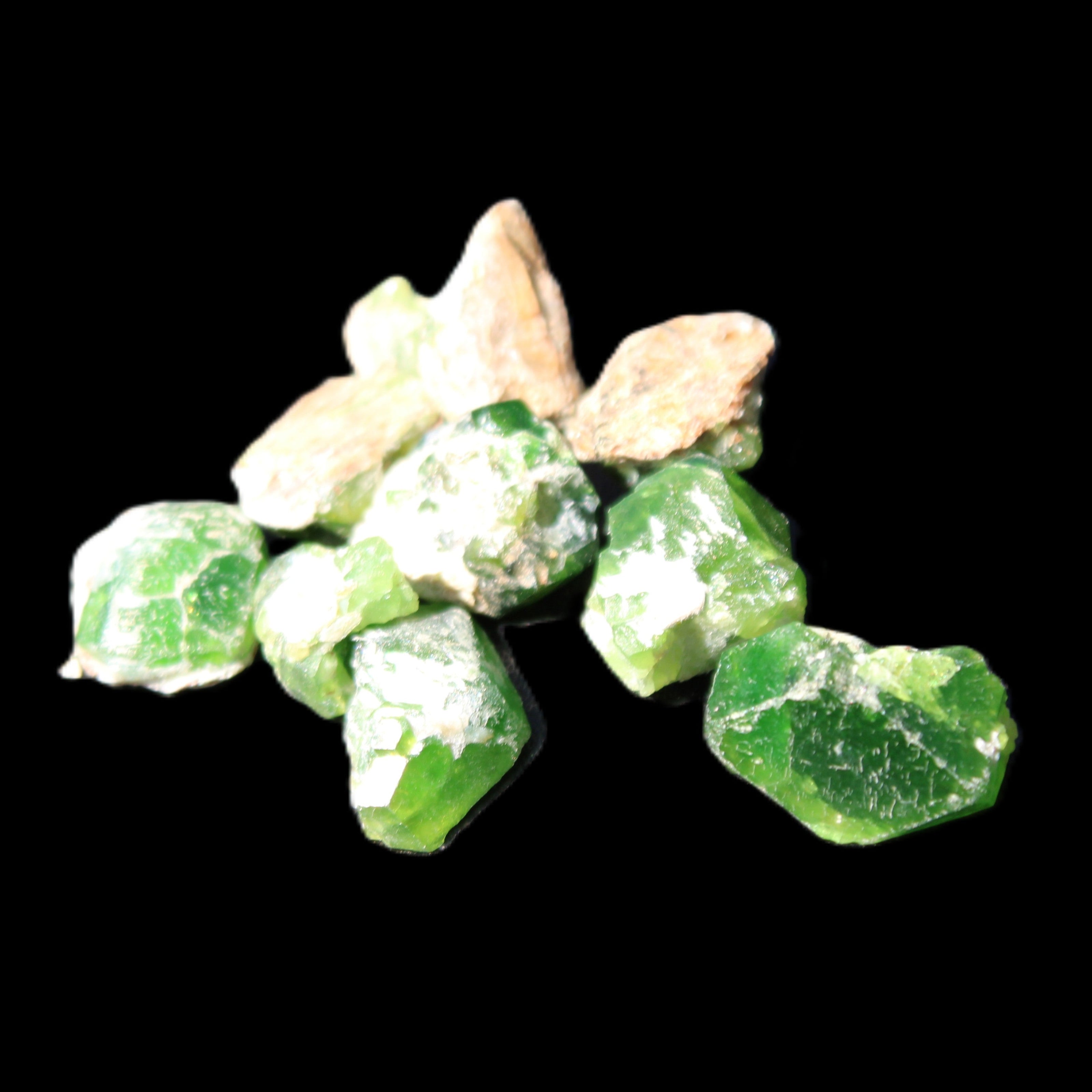Green Garnet from Pakistan 10 tiny crystals 14.3g in sunlight - Rocks and Things Store