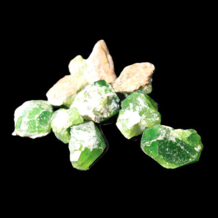 Green Garnet from Pakistan 10 tiny crystals 14.3g in sunlight - Rocks and Things Store
