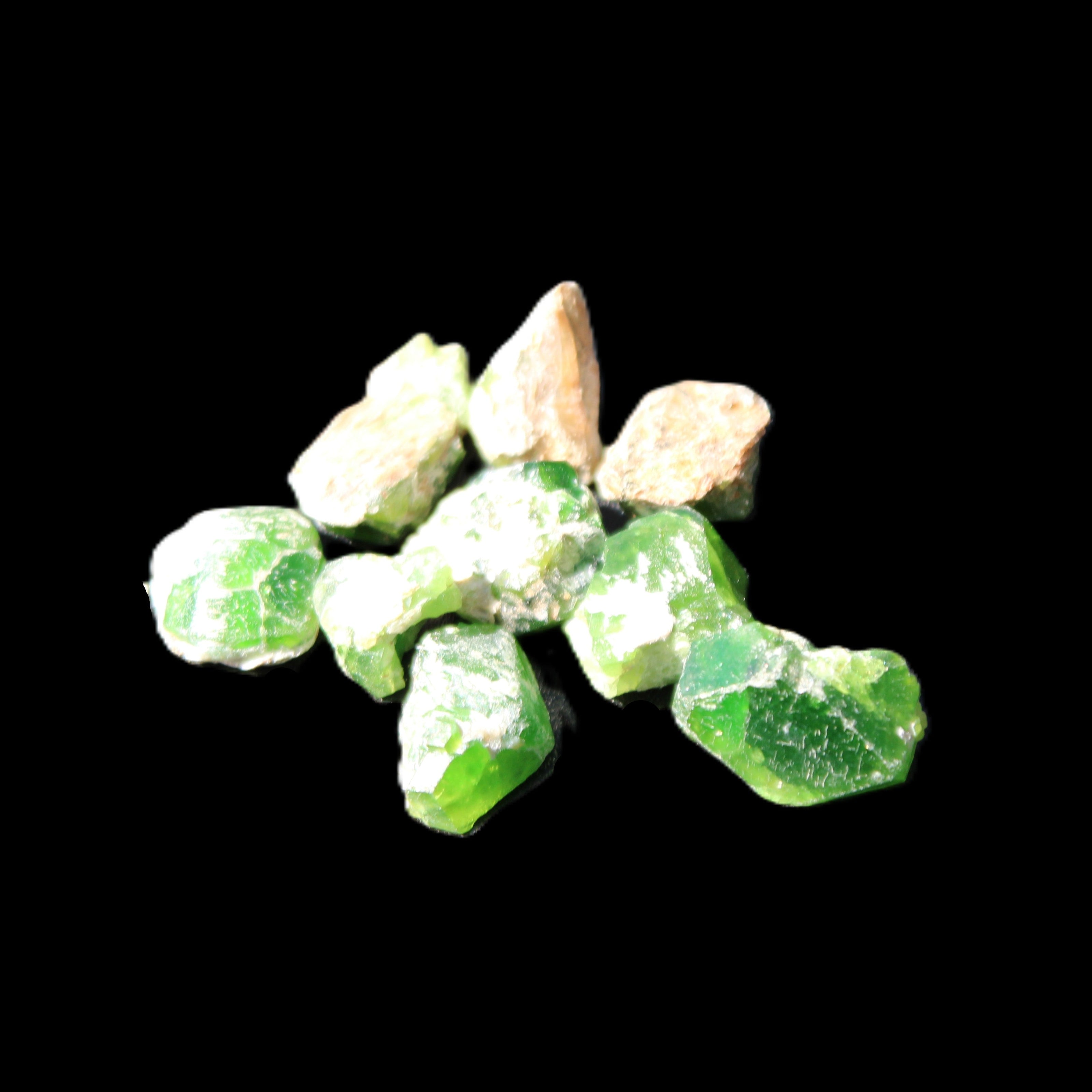 Green Garnet from Pakistan 10 tiny crystals 14.3g in sunlight - Rocks and Things Store