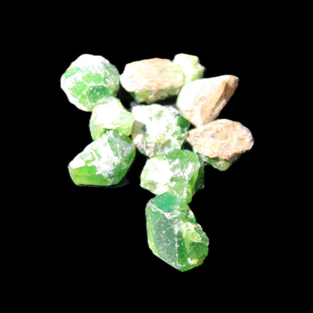 Green Garnet from Pakistan 10 tiny crystals 14.3g in sunlight - Rocks and Things Store