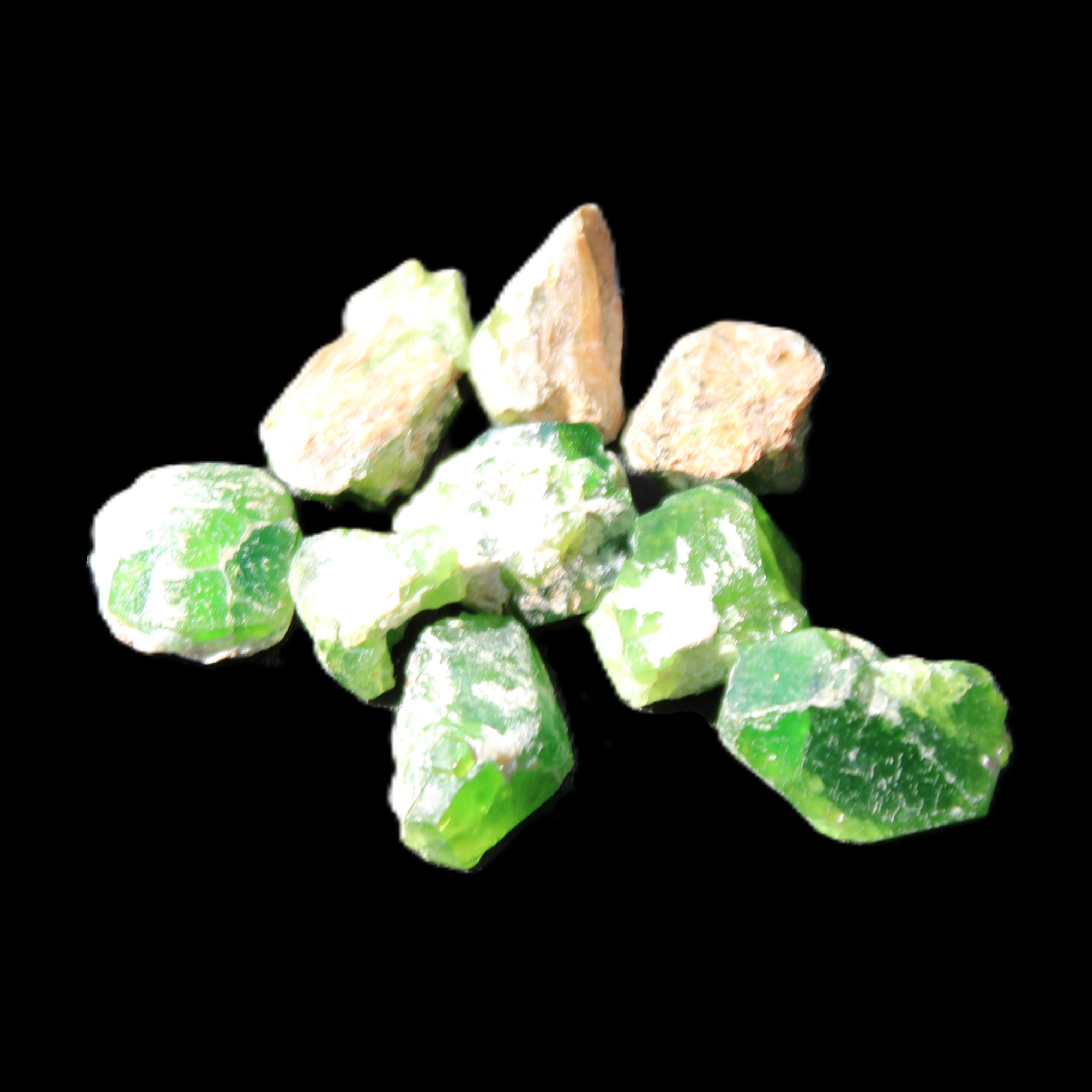 Green Garnet from Pakistan 10 tiny crystals 14.3g in sunlight - Rocks and Things Store
