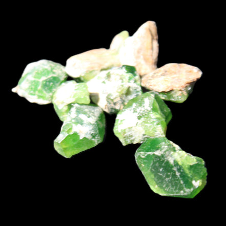 Green Garnet from Pakistan 10 tiny crystals 14.3g in sunlight - Rocks and Things Store