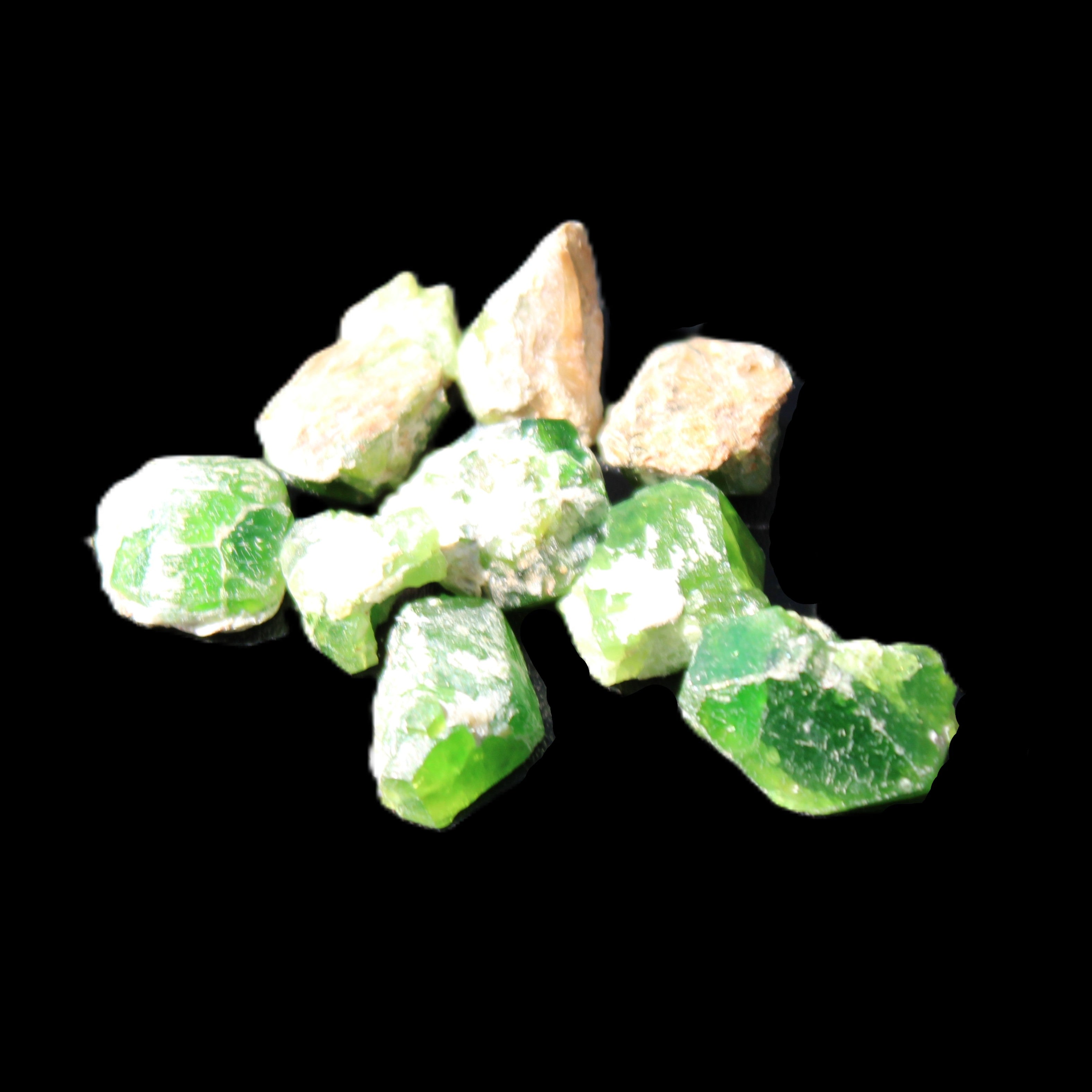 Green Garnet from Pakistan 10 tiny crystals 14.3g in sunlight - Rocks and Things Store