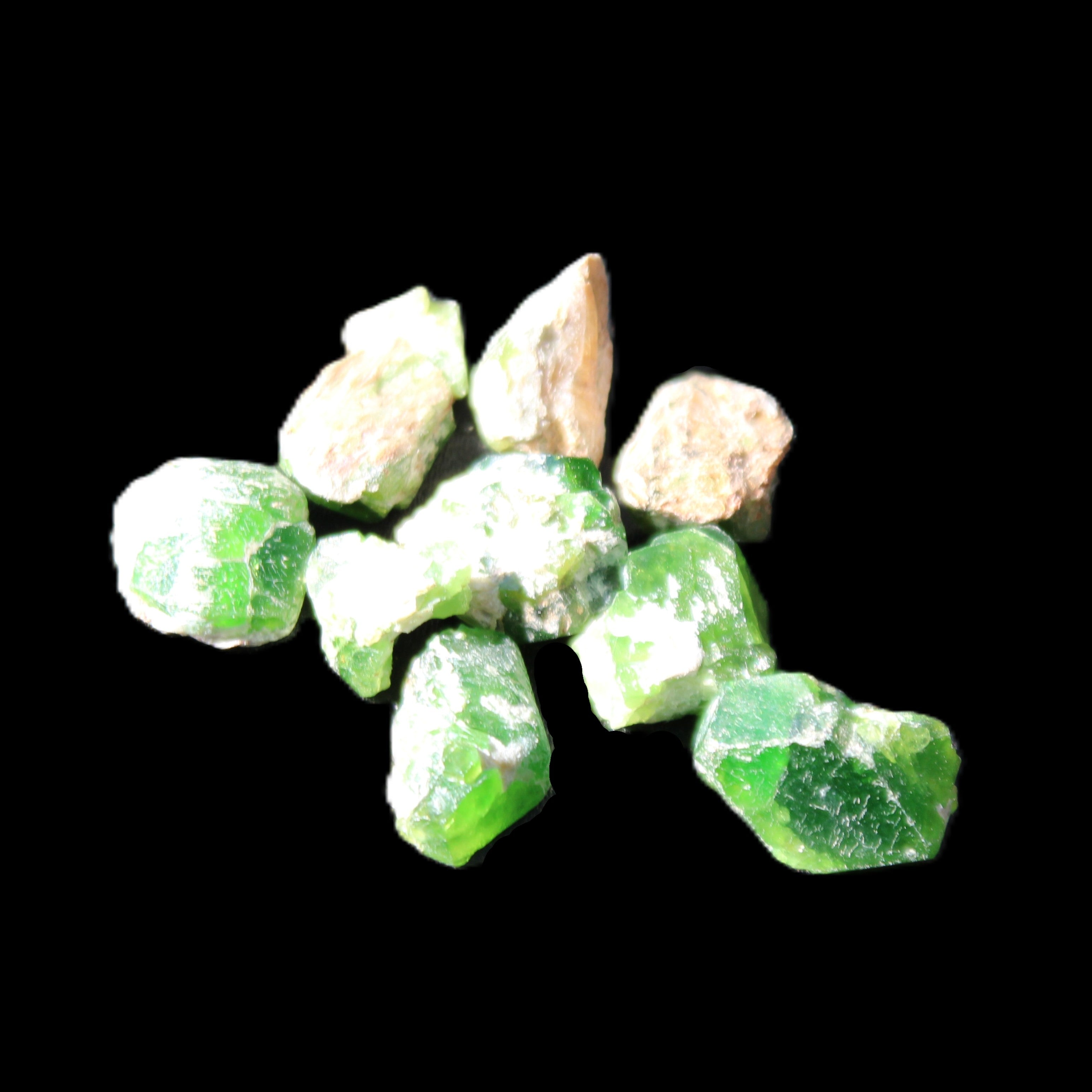 Green Garnet from Pakistan 10 tiny crystals 14.3g in sunlight - Rocks and Things Store