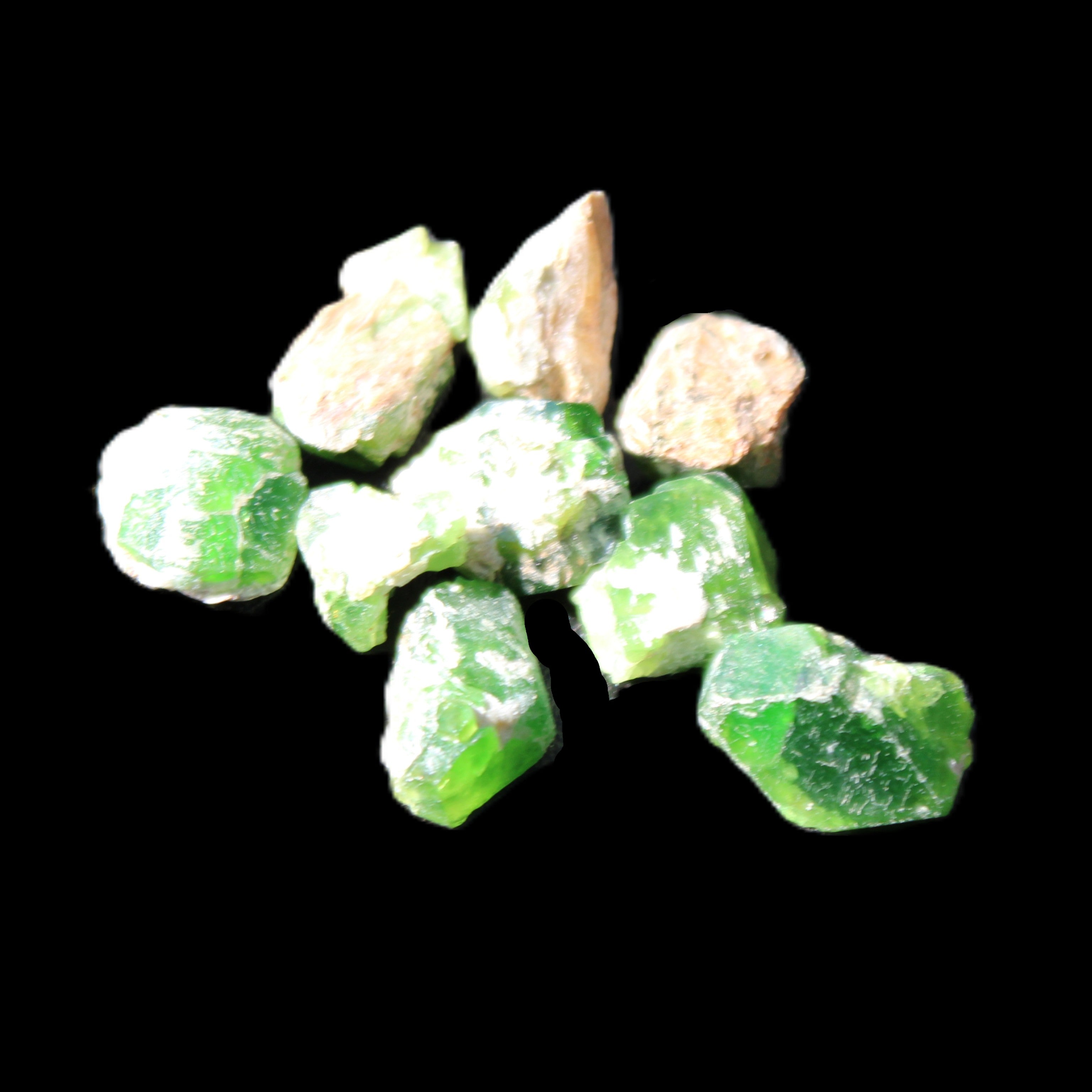 Green Garnet from Pakistan 10 tiny crystals 14.3g in sunlight - Rocks and Things Store