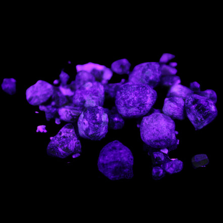 Green Garnet from Pakistan 26 tiny crystals 6.9g in UV light - Rocks and Things Store