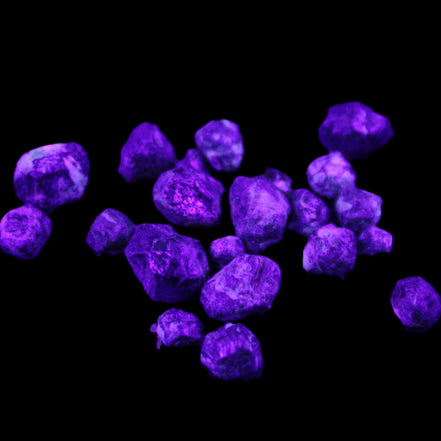 Green Garnet from Pakistan 26 tiny crystals 6.9g in UV light - Rocks and Things Store