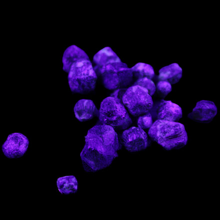 Green Garnet from Pakistan 26 tiny crystals 6.9g in UV light - Rocks and Things Store