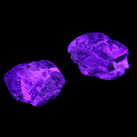 Green Garnet from Pakistan 2 crystals 20/22mm 11.5g in UV light - Rocks and Things Store