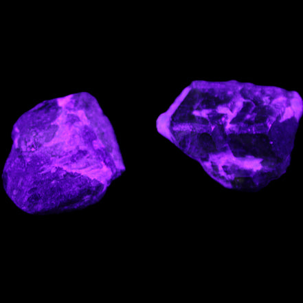 Green Garnet from Pakistan 2 crystals 20/22mm 11.5g in UV light - Rocks and Things Store