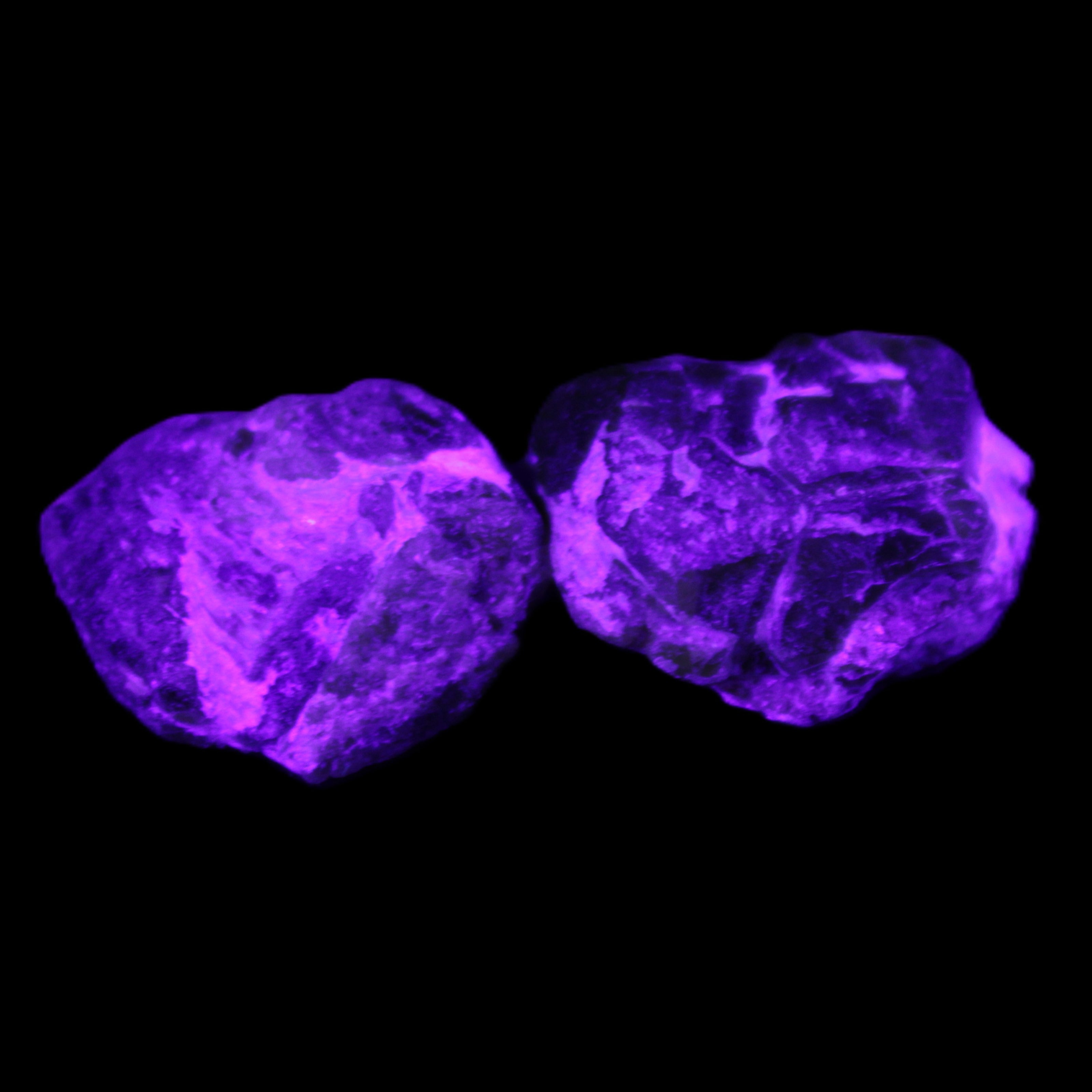 Green Garnet from Pakistan 2 crystals 20/22mm 11.5g in UV light - Rocks and Things Store