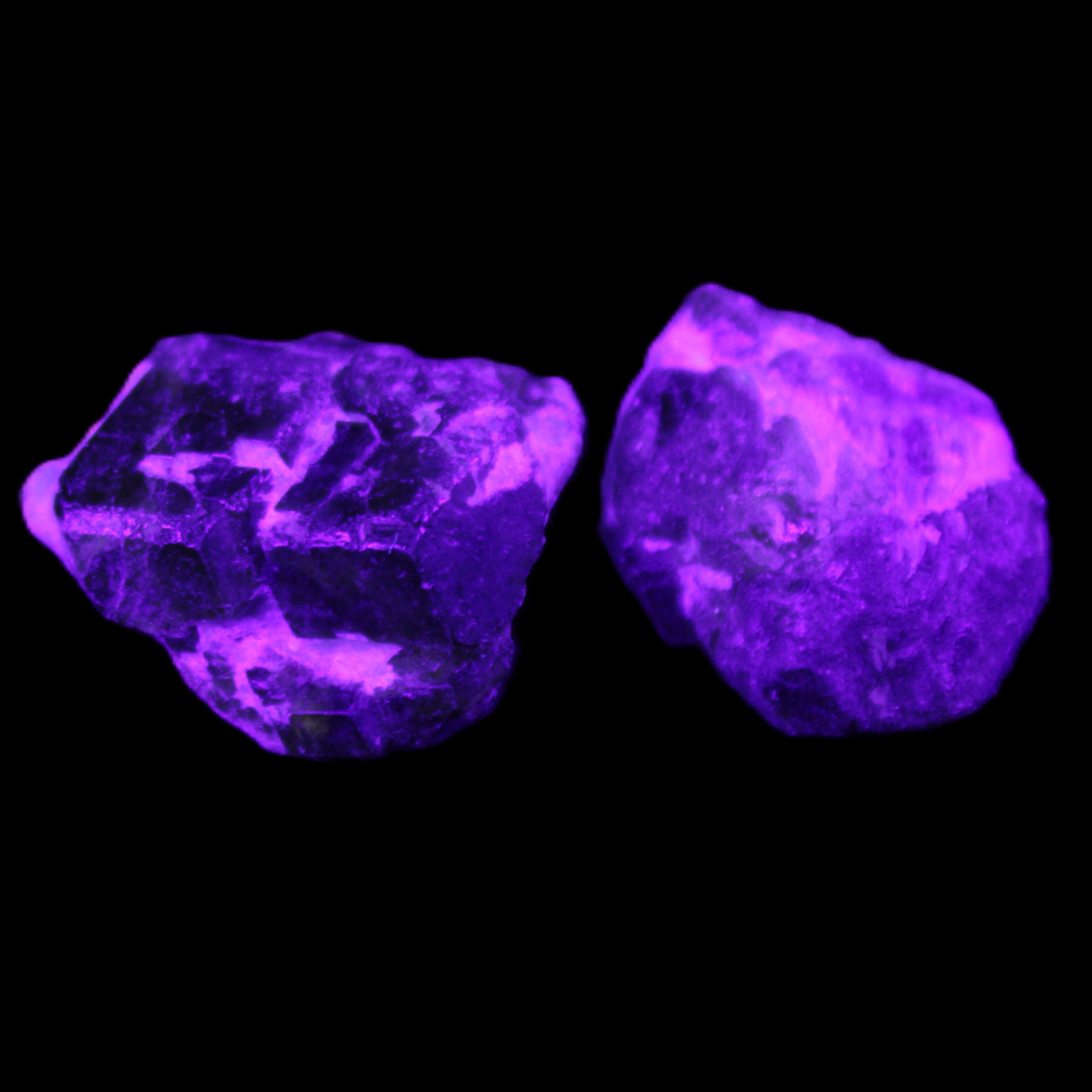 Green Garnet from Pakistan 2 crystals 20/22mm 11.5g in UV light - Rocks and Things Store