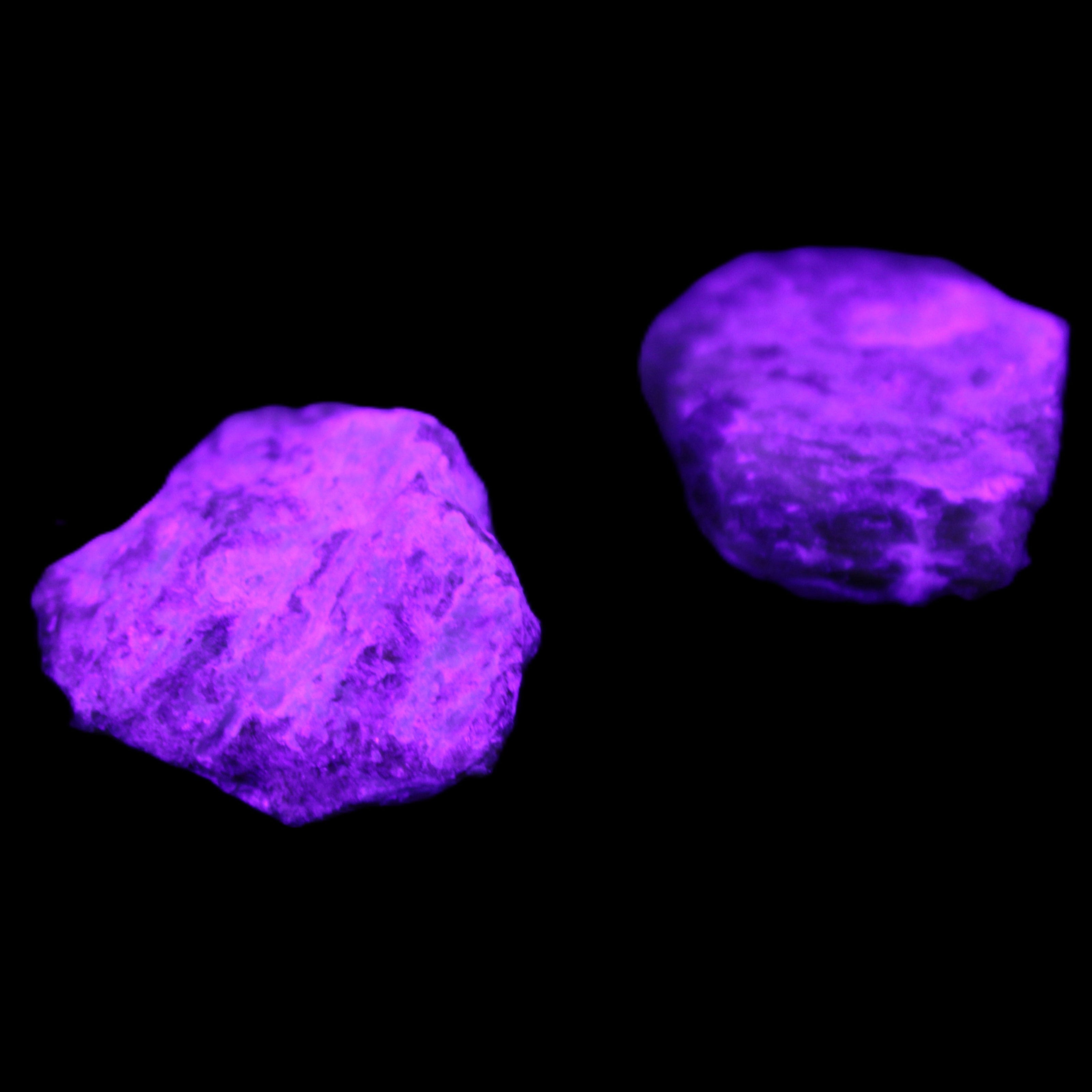 Green Garnet from Pakistan 2 crystals 20/22mm 11.5g in UV light - Rocks and Things Store