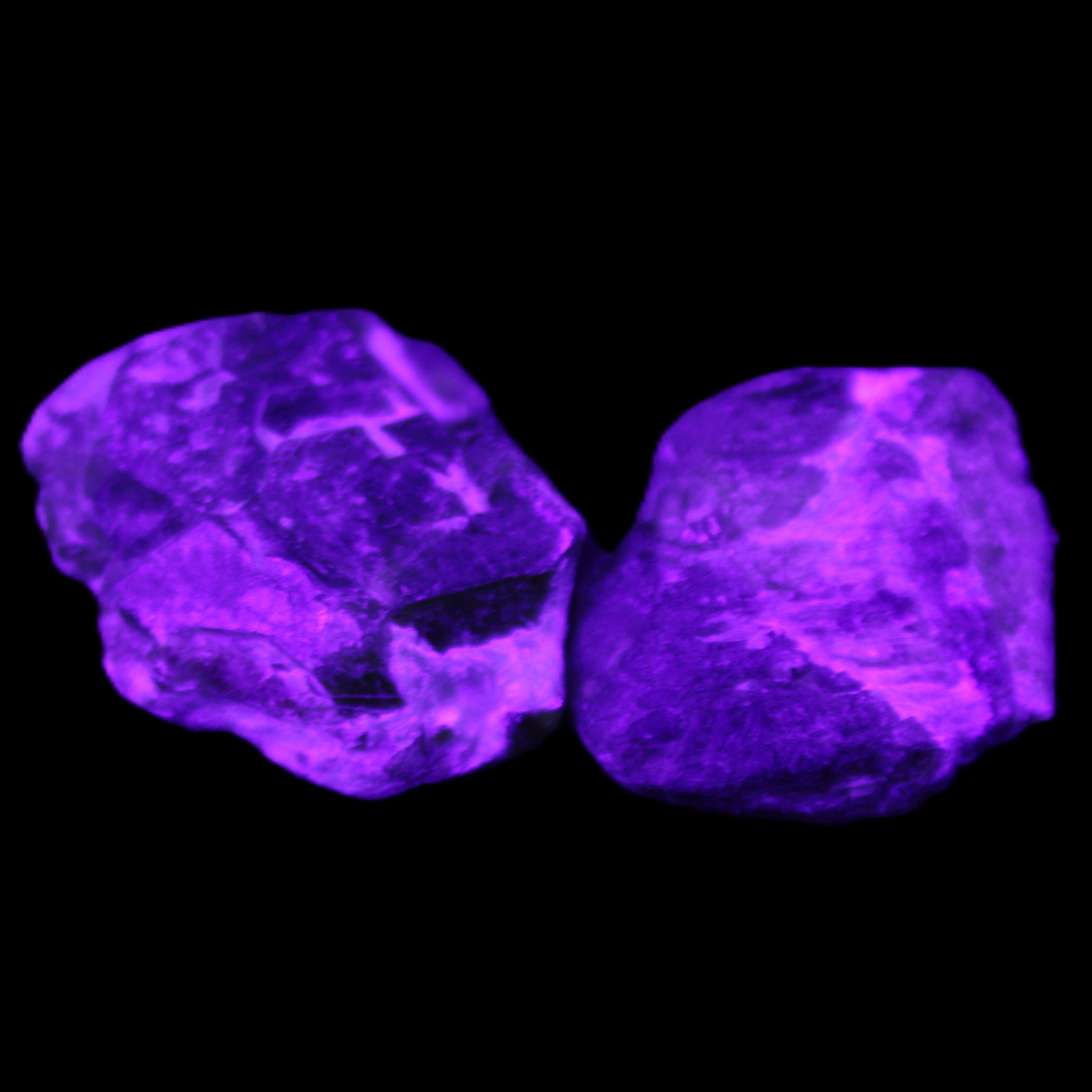 Green Garnet from Pakistan 2 crystals 20/22mm 11.5g in UV light - Rocks and Things Store