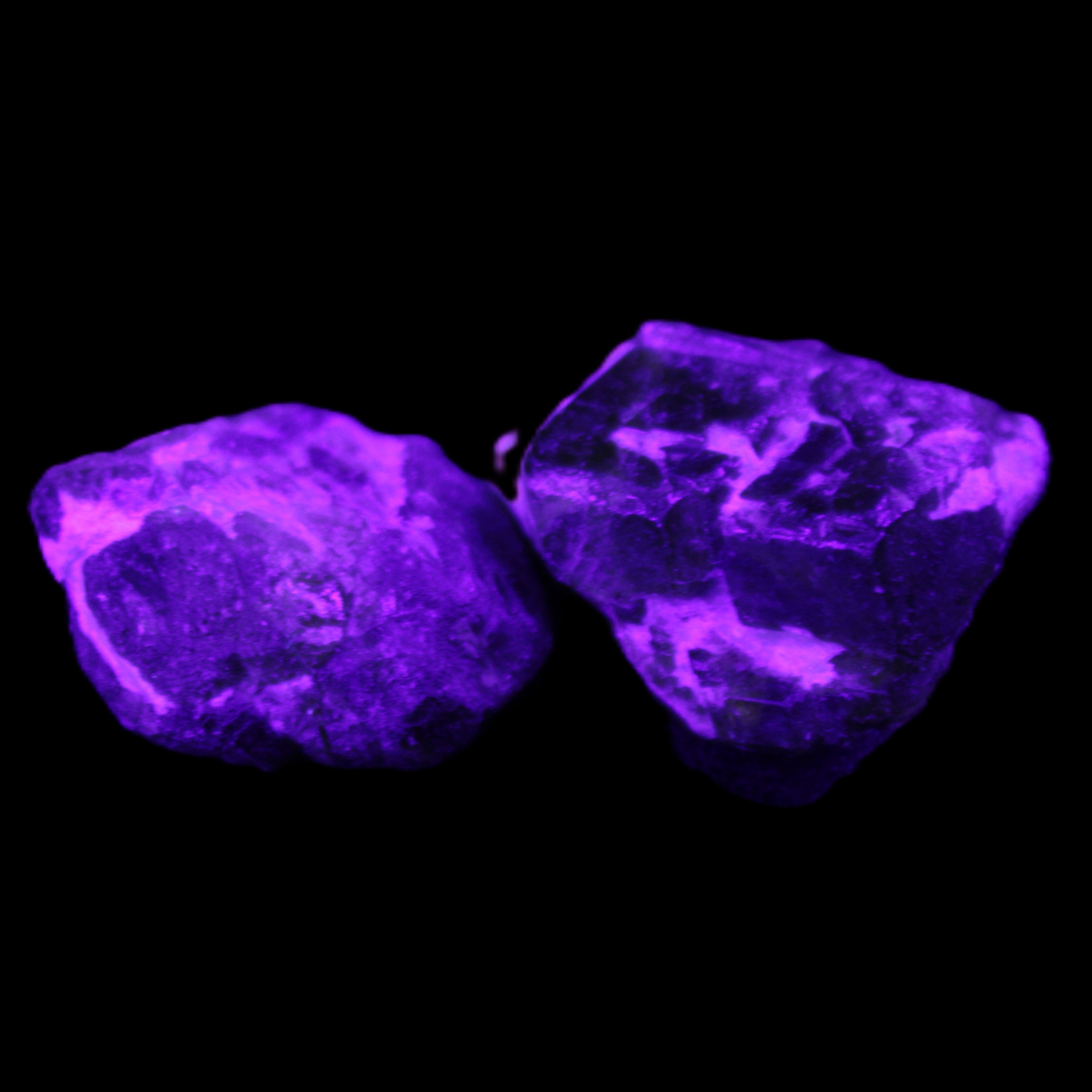 Green Garnet from Pakistan 2 crystals 20/22mm 11.5g in UV light - Rocks and Things Store