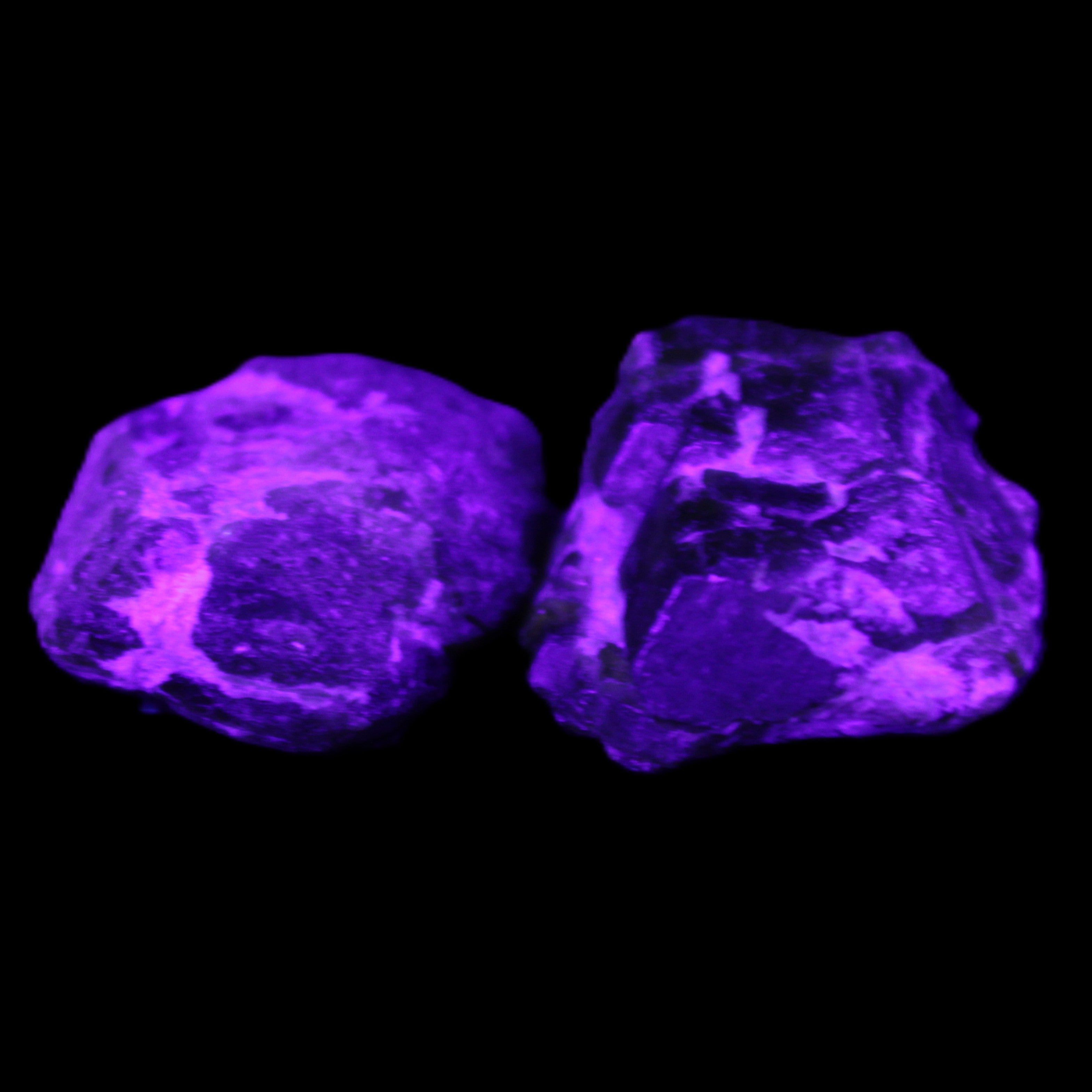 Green Garnet from Pakistan 2 crystals 20/22mm 11.5g in UV light - Rocks and Things Store
