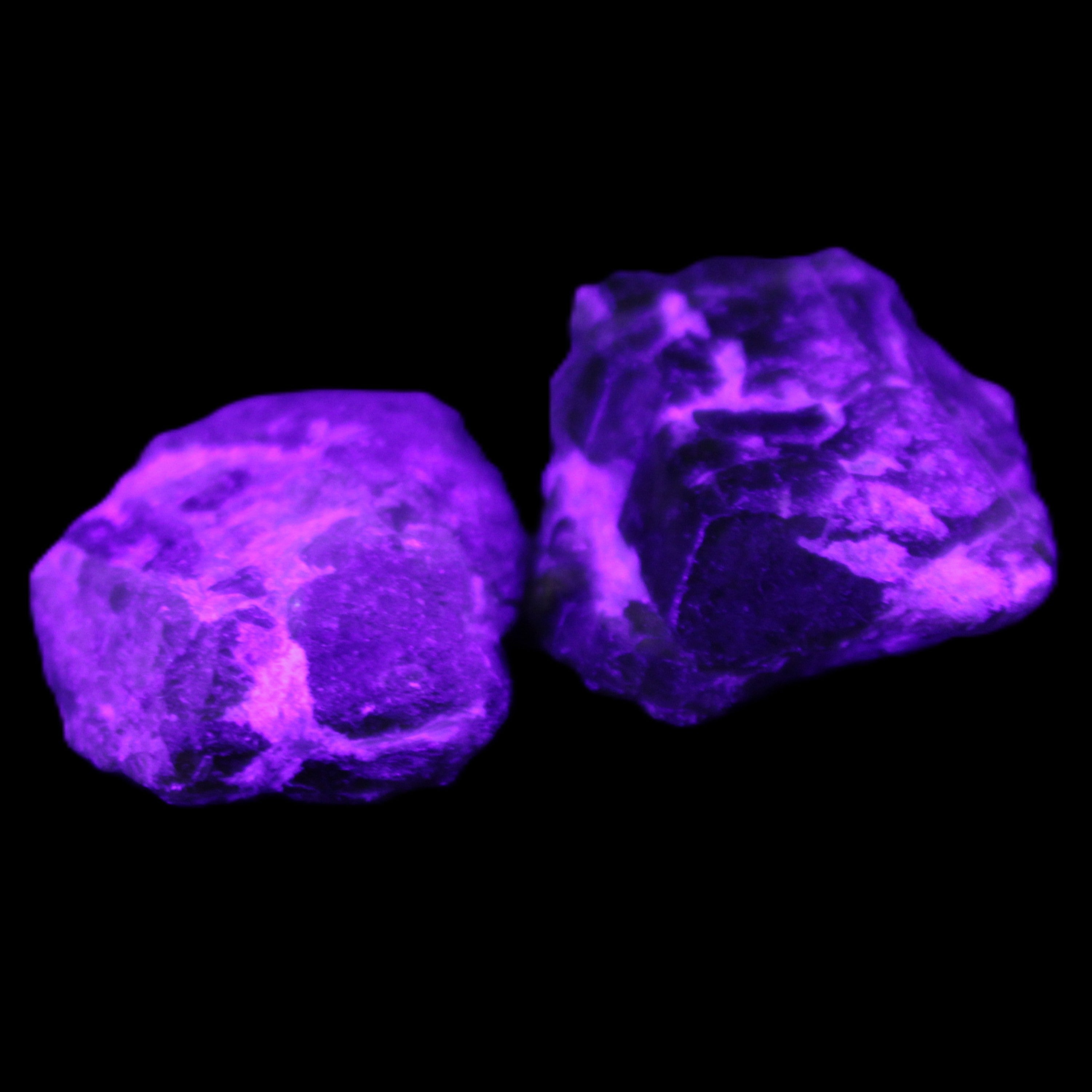 Green Garnet from Pakistan 2 crystals 20/22mm 11.5g in UV light - Rocks and Things Store