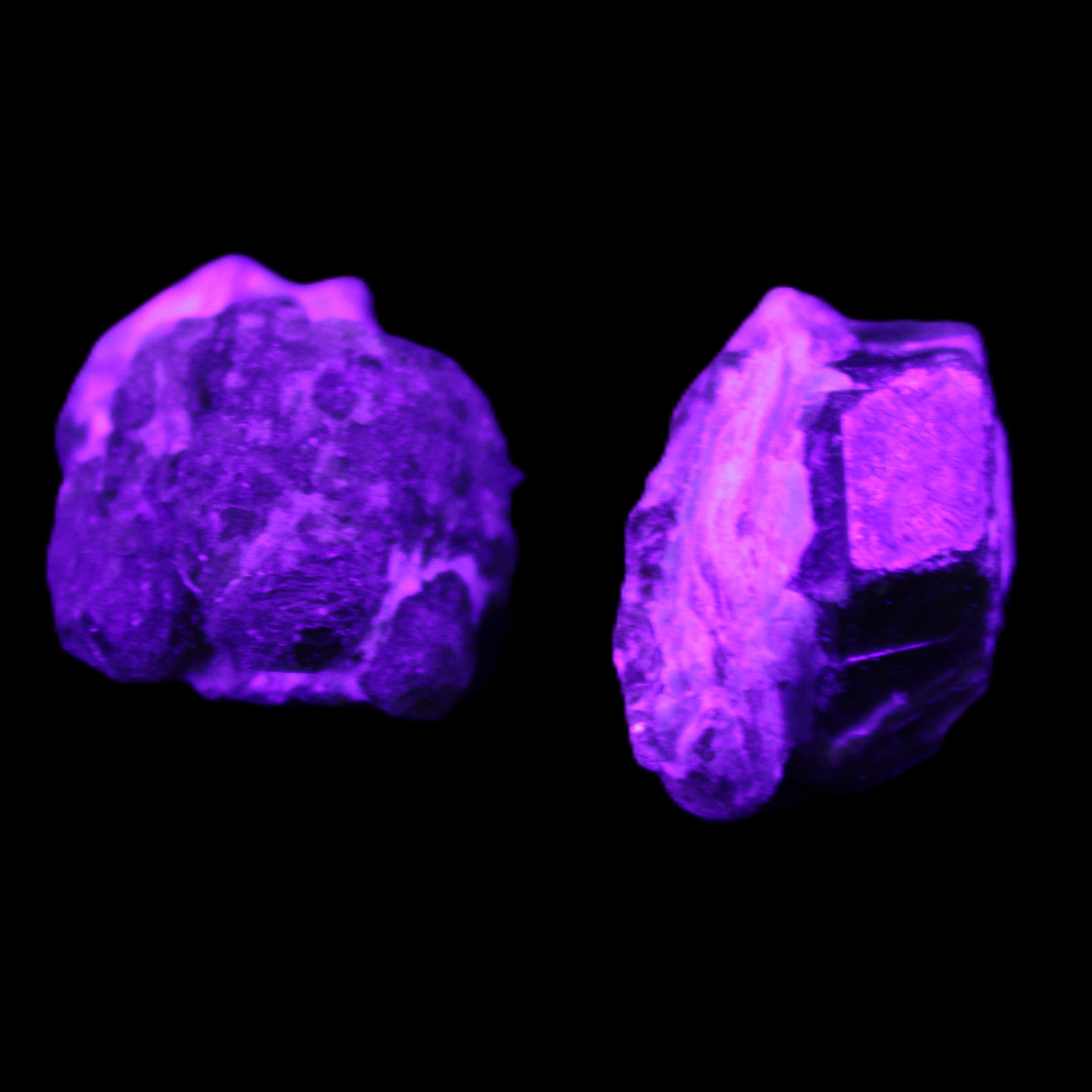 Green Garnet from Pakistan 2 crystals 20mm 12.1g in UV light - Rocks and Things Store