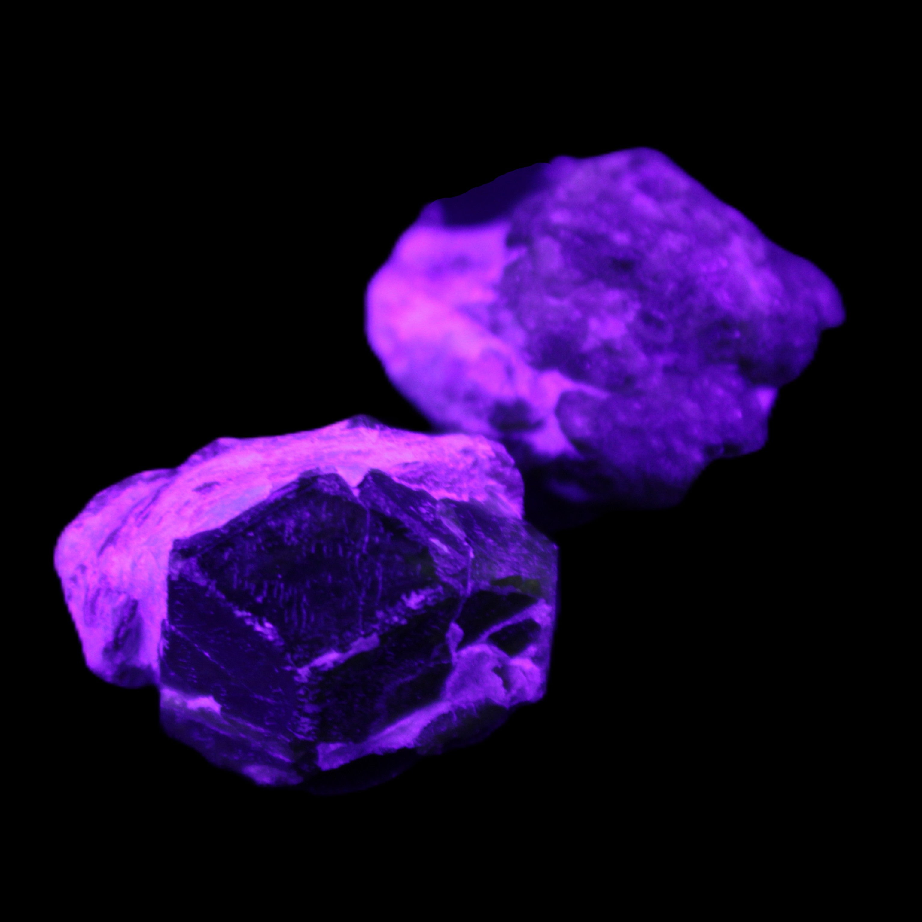 Green Garnet from Pakistan 2 crystals 20mm 12.1g in UV light - Rocks and Things Store