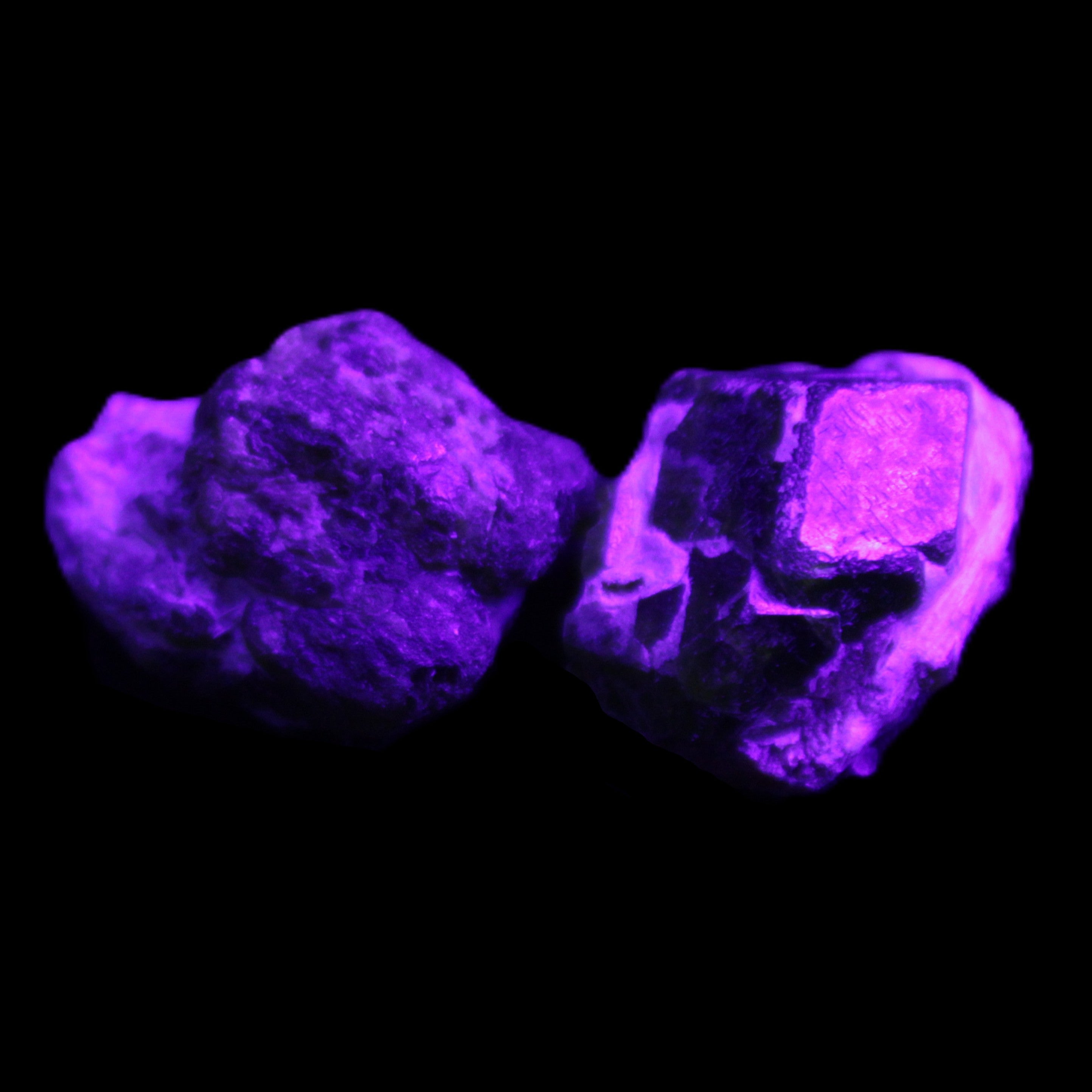 Green Garnet from Pakistan 2 crystals 20mm 12.1g in UV light - Rocks and Things Store