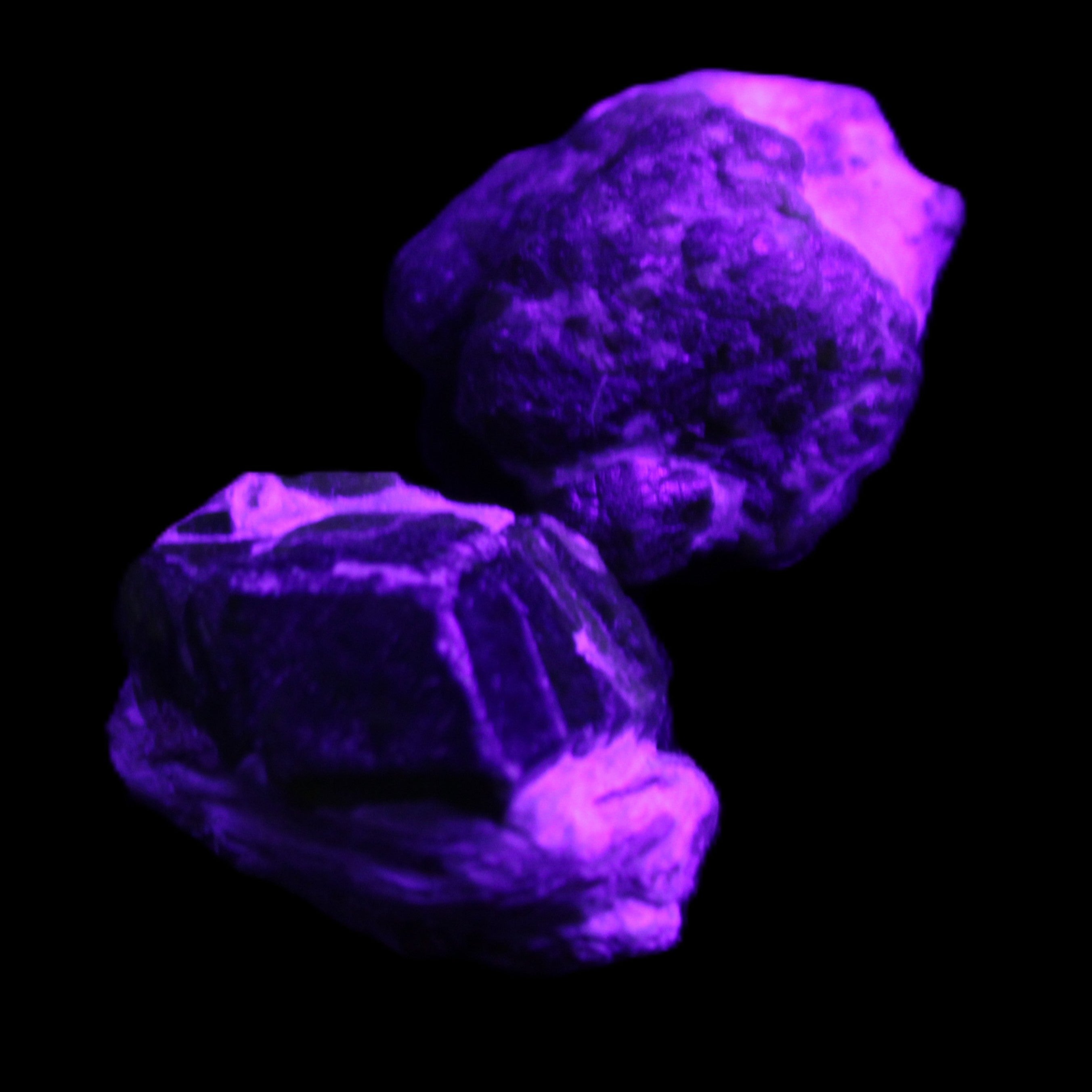 Green Garnet from Pakistan 2 crystals 20mm 12.1g in UV light - Rocks and Things Store