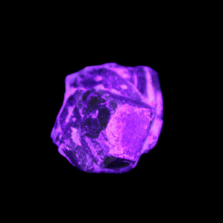 Green Garnet from Pakistan 25*19*9mm crystal 10.0g in UV light - Rocks and Things Store
