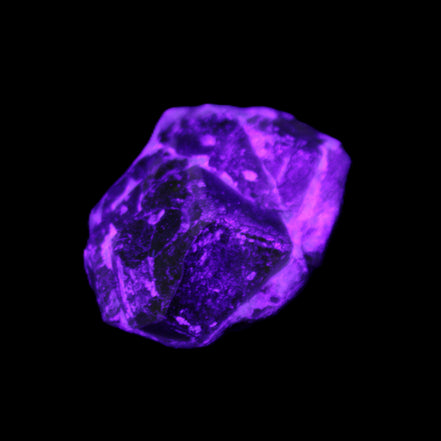 Green Garnet from Pakistan 25*19*9mm crystal 10.0g in UV light - Rocks and Things Store