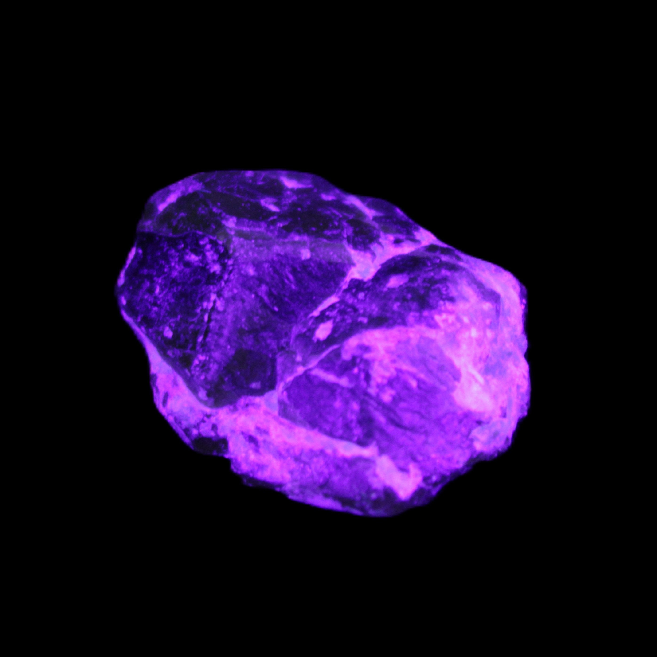 Green Garnet from Pakistan 25*19*9mm crystal 10.0g in UV light - Rocks and Things Store