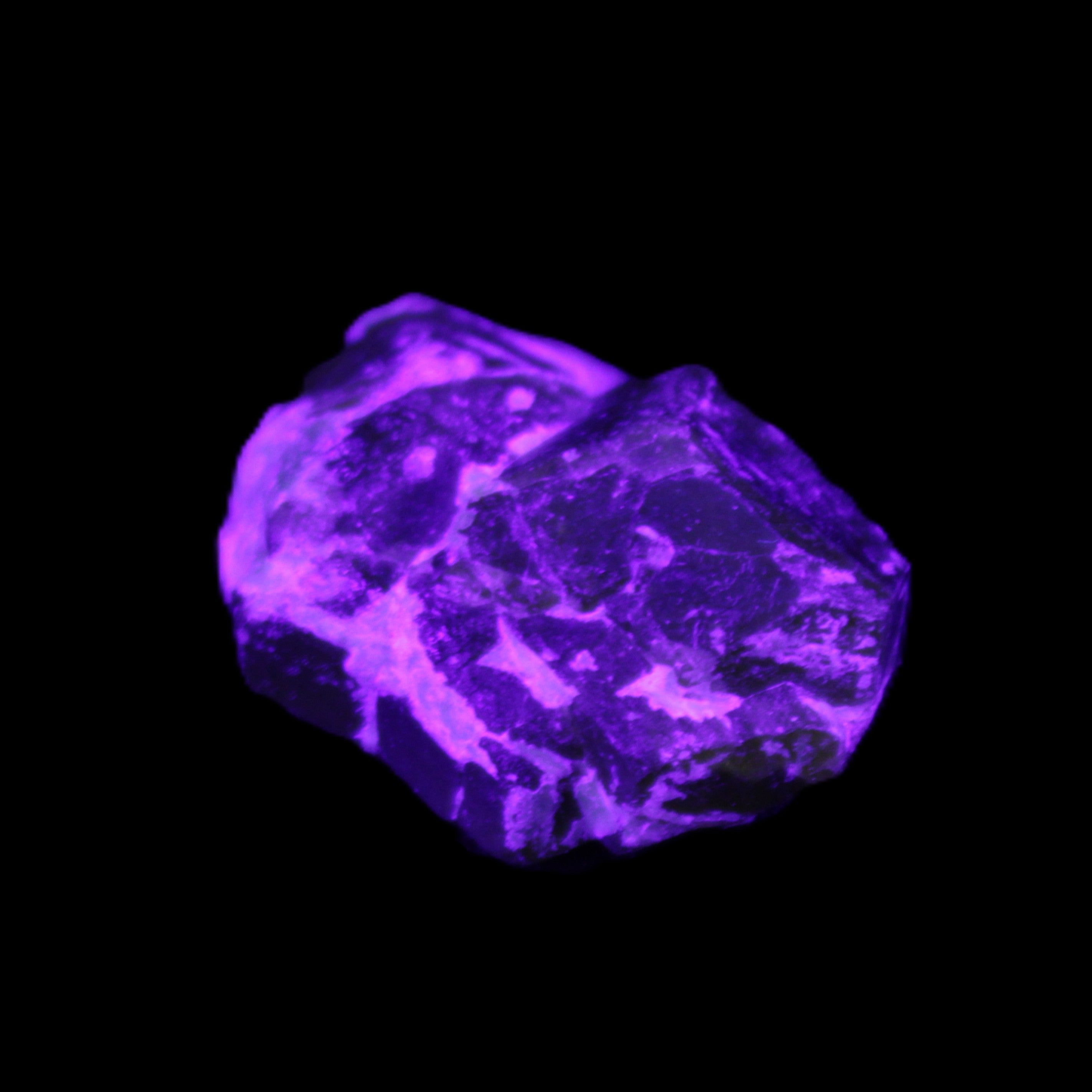 Green Garnet from Pakistan 25*19*9mm crystal 10.0g in UV light - Rocks and Things Store