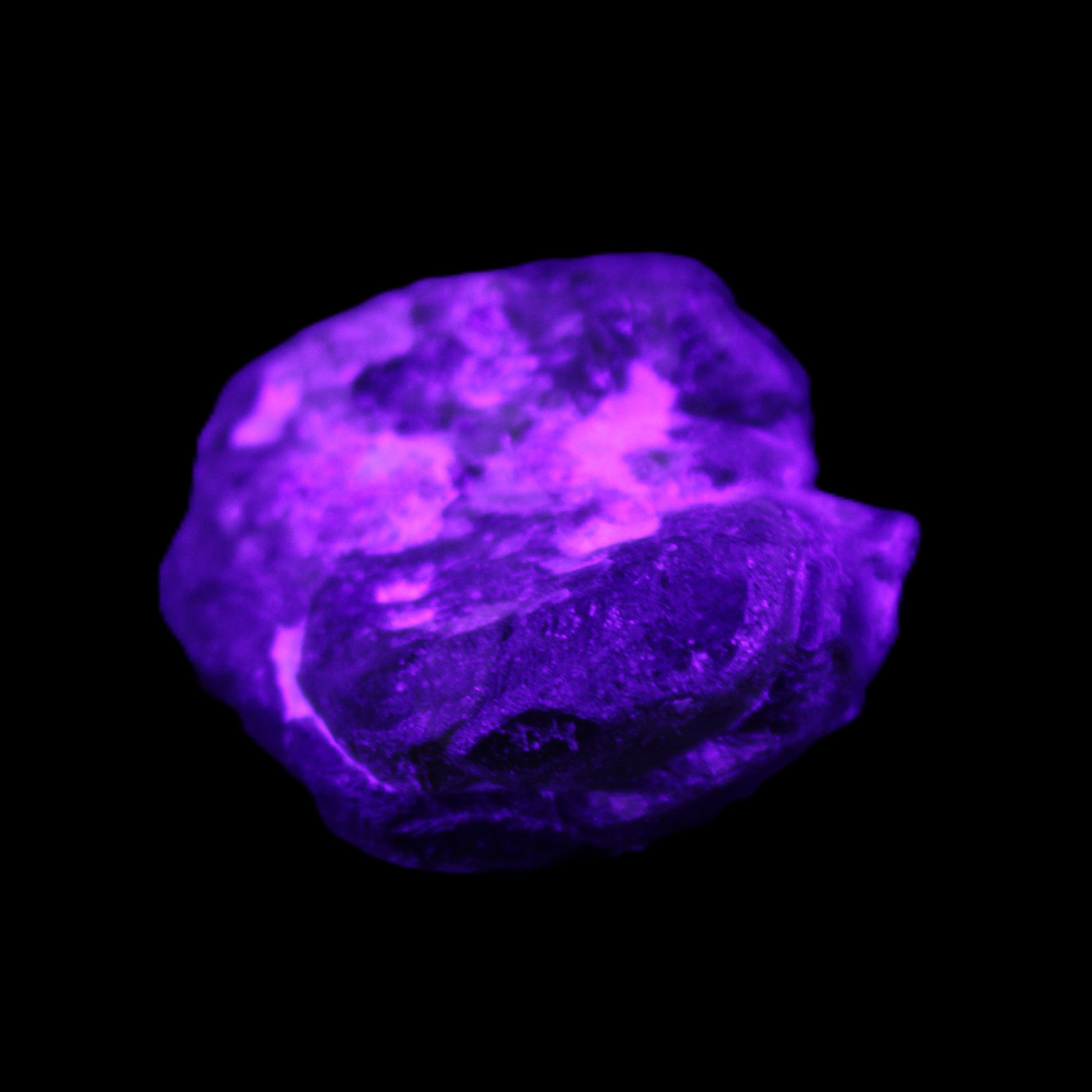 Green Garnet from Pakistan crystal 26*10mm 15.2g in UV light - Rocks and Things Store