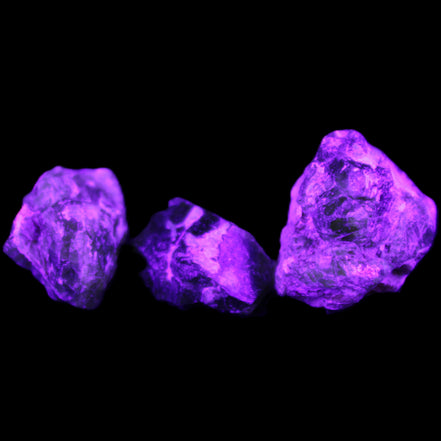 Green Garnet from Pakistan 3 crystals 20/15mm 12.6g in UV light - Rocks and Things Store