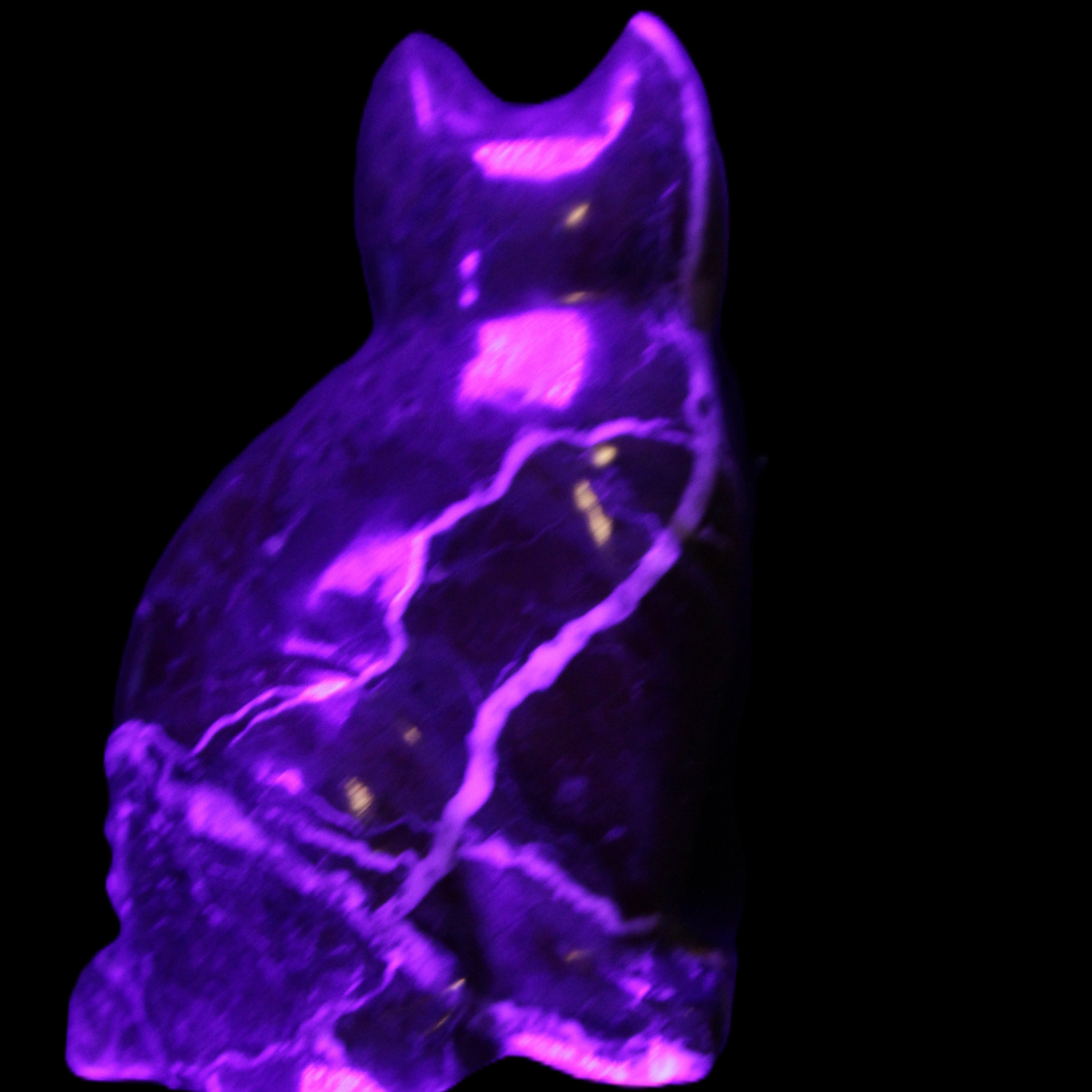 Marble hand-carved Cat 88*58*130mm 801g in UV light - Rocks and Things Store