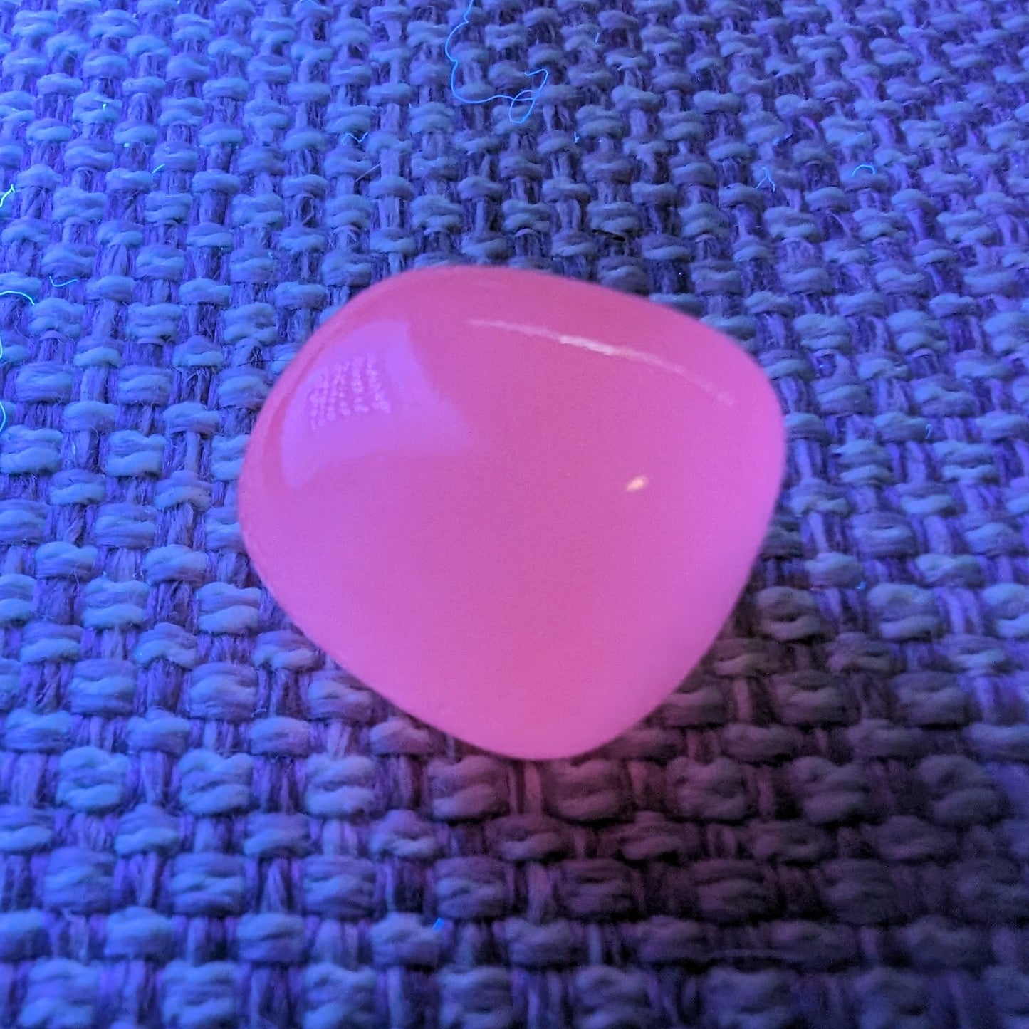 Mangano Calcite UV bright-pink-reactive tumbled stone 9-10g Rocks and Things