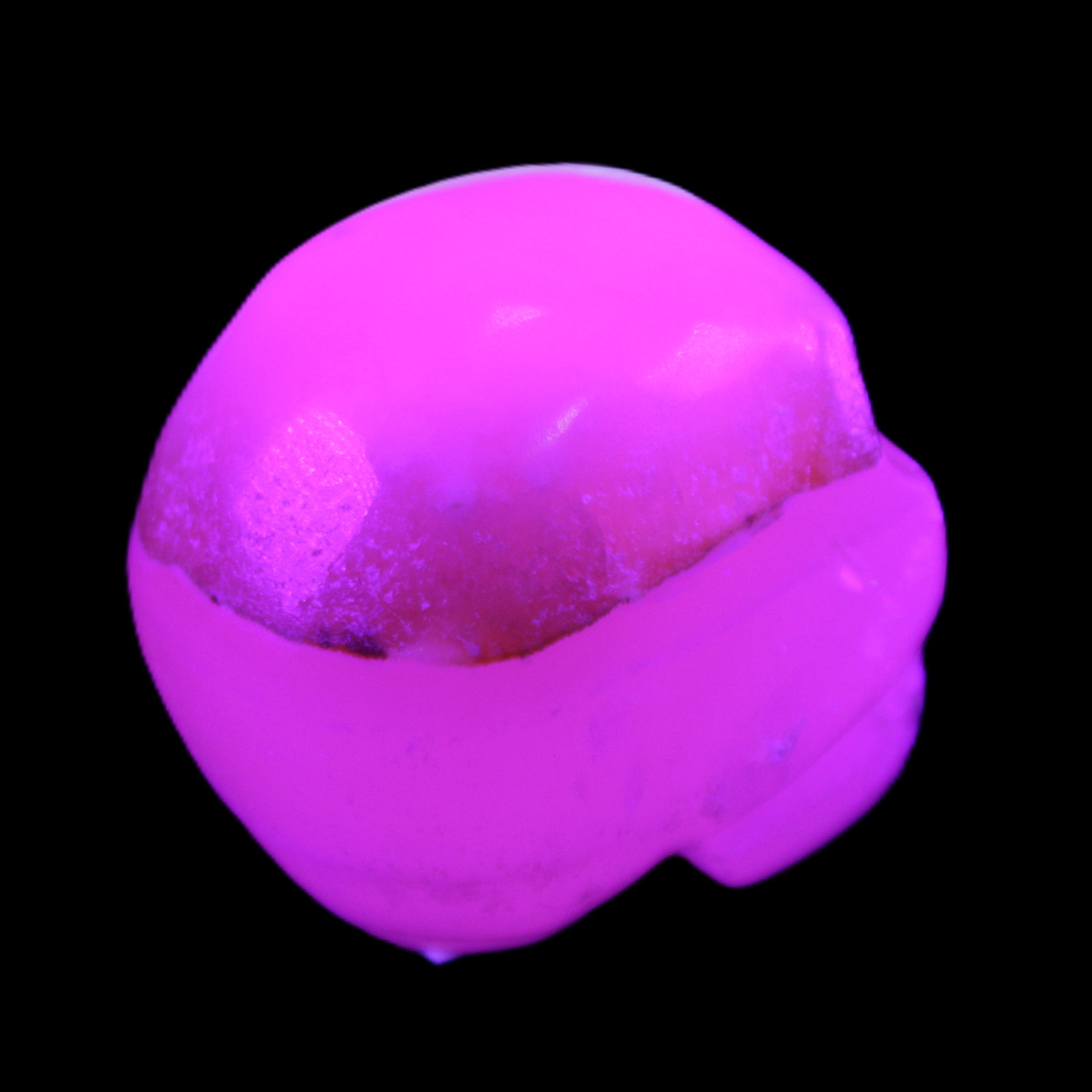 Mangano Calcite skull 38*55*48mm 167g in UV light - Rocks and Things Store