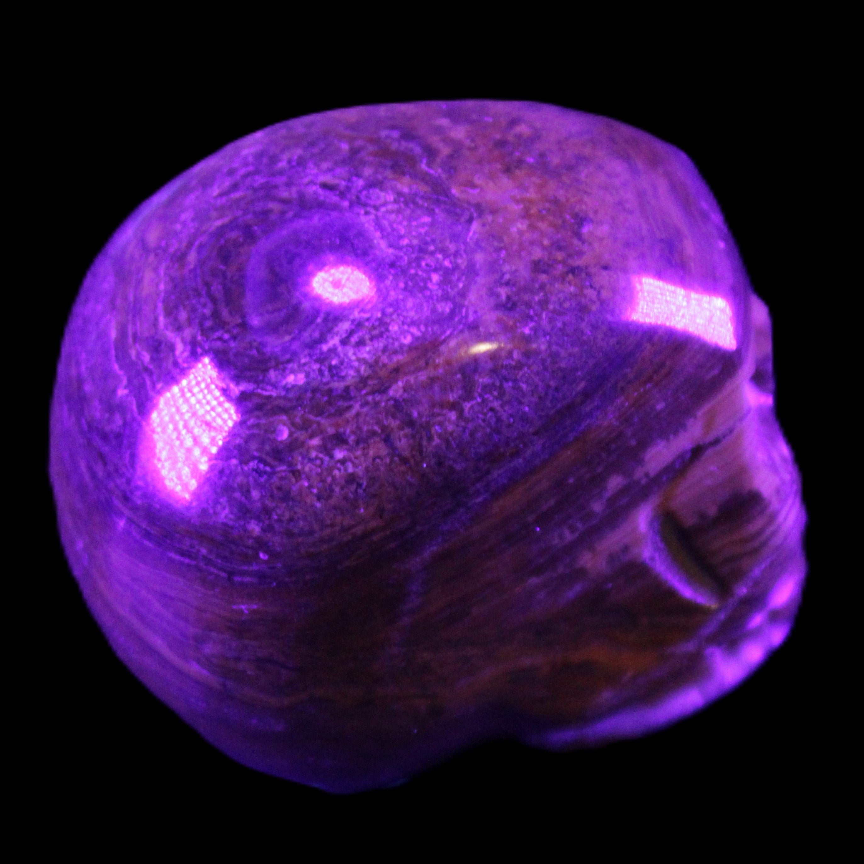 BumbleBee Banded Calcite skull 35*47*39mm 112g in UV light - Rocks and Things Store