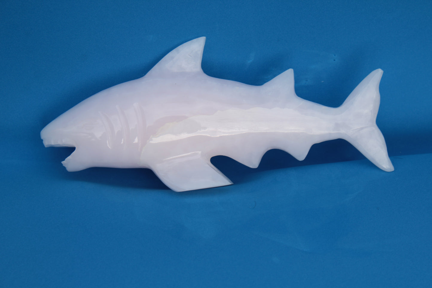 Mangano Calcite hand-carved shark 687g Rocks and Things