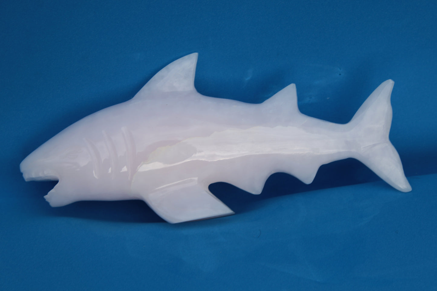 Mangano Calcite hand-carved shark 687g Rocks and Things