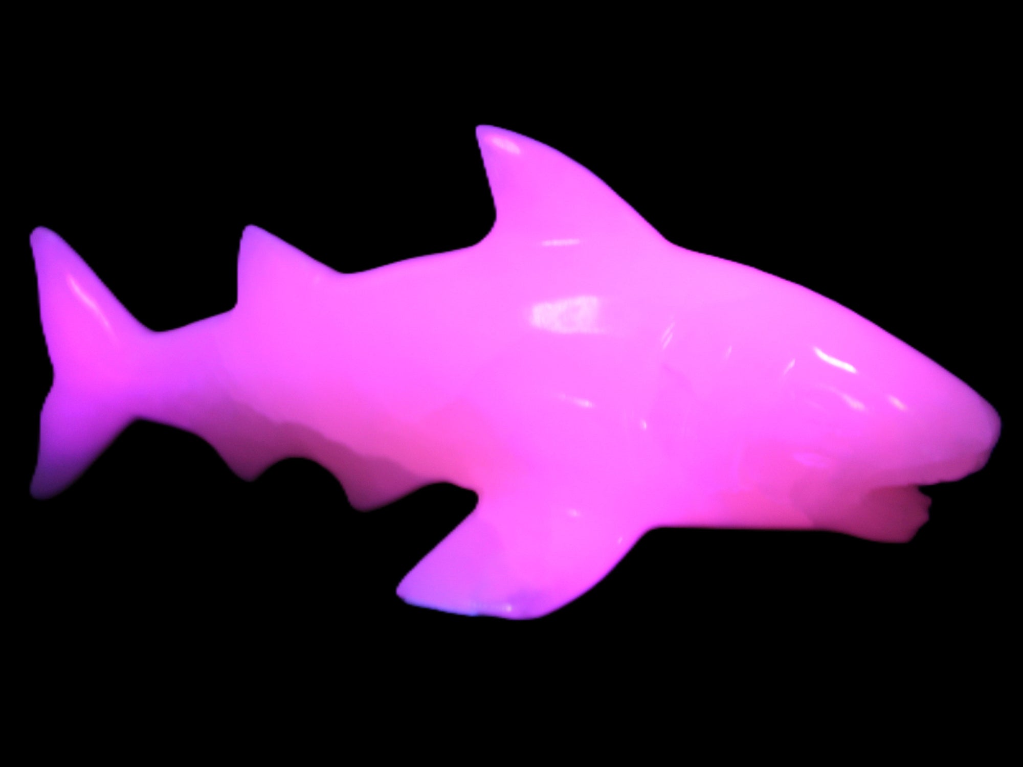 Mangano Calcite hand-carved shark 687g Rocks and Things