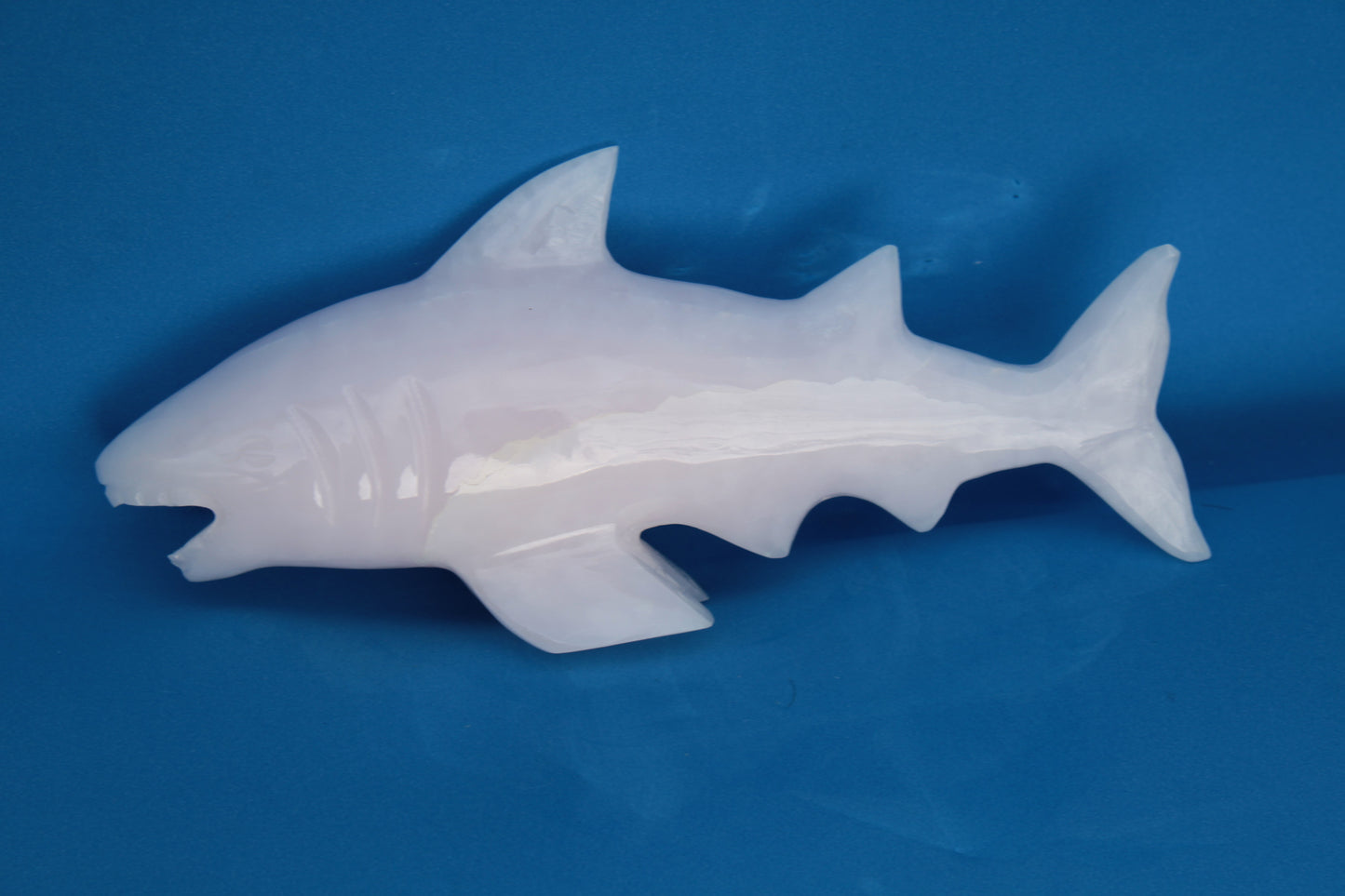 Mangano Calcite hand-carved shark 687g Rocks and Things