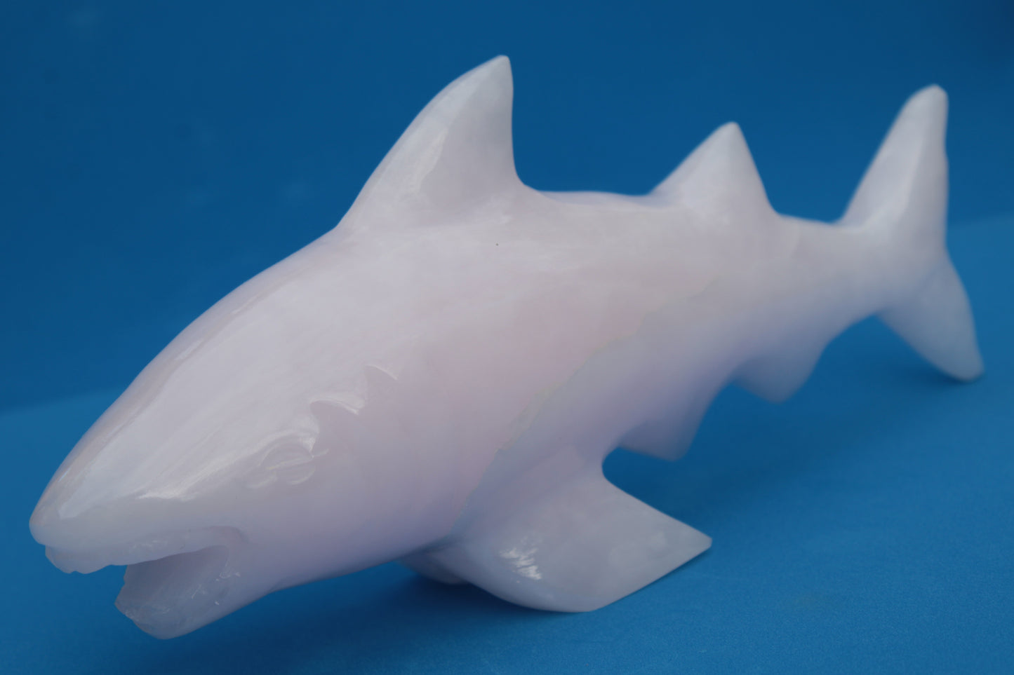 Mangano Calcite hand-carved shark 687g Rocks and Things