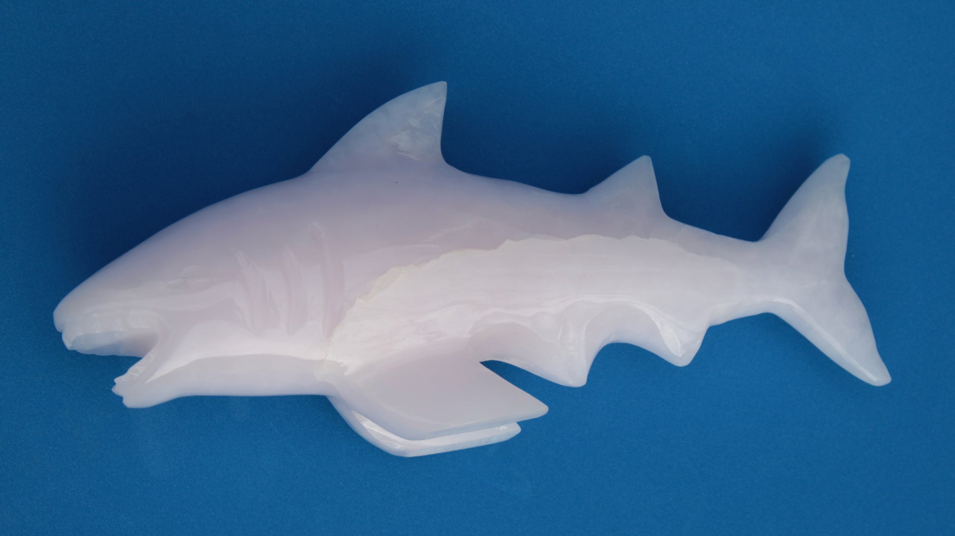 Mangano Calcite hand-carved shark 687g Rocks and Things