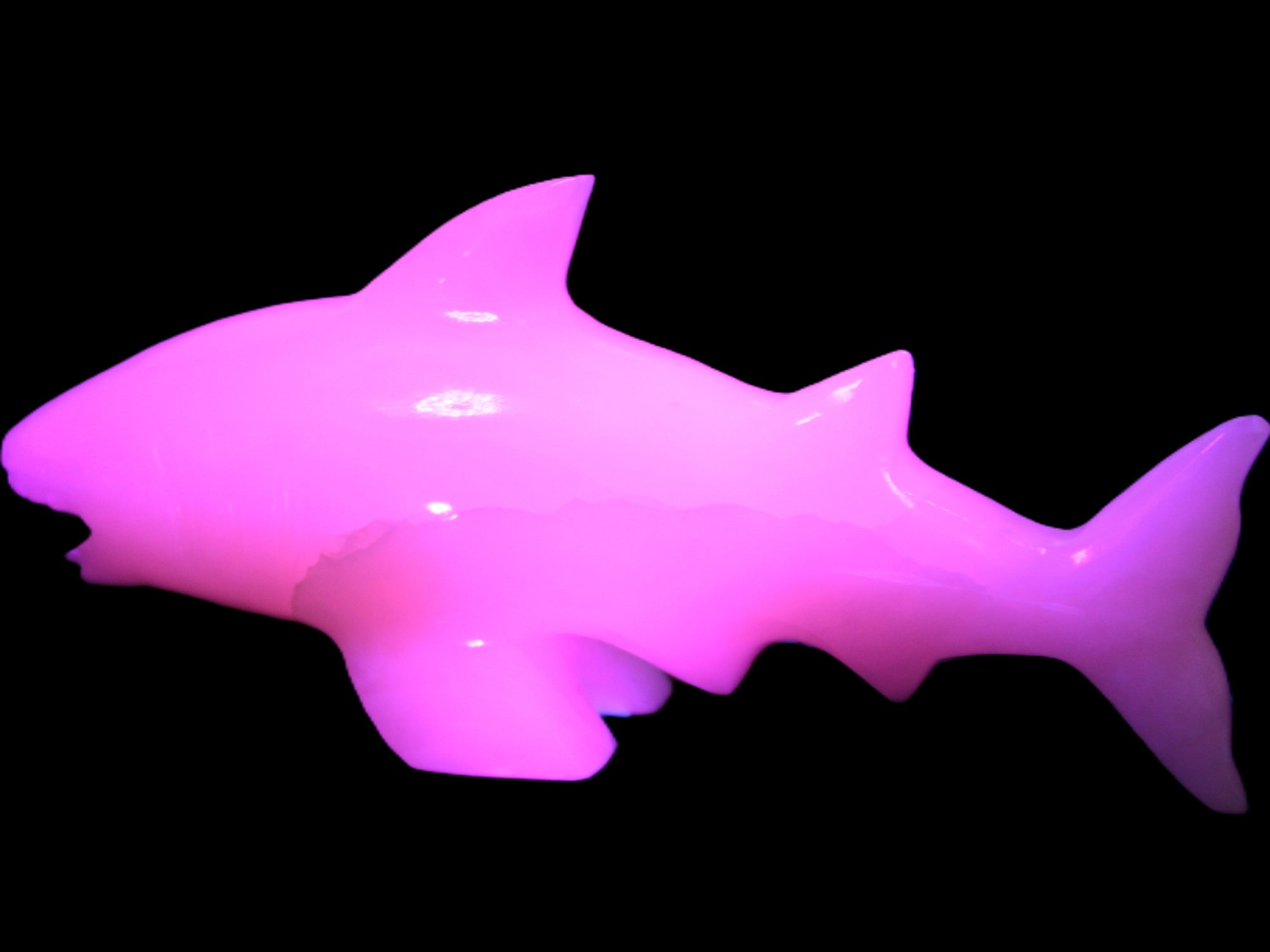 Mangano Calcite hand-carved shark 687g Rocks and Things