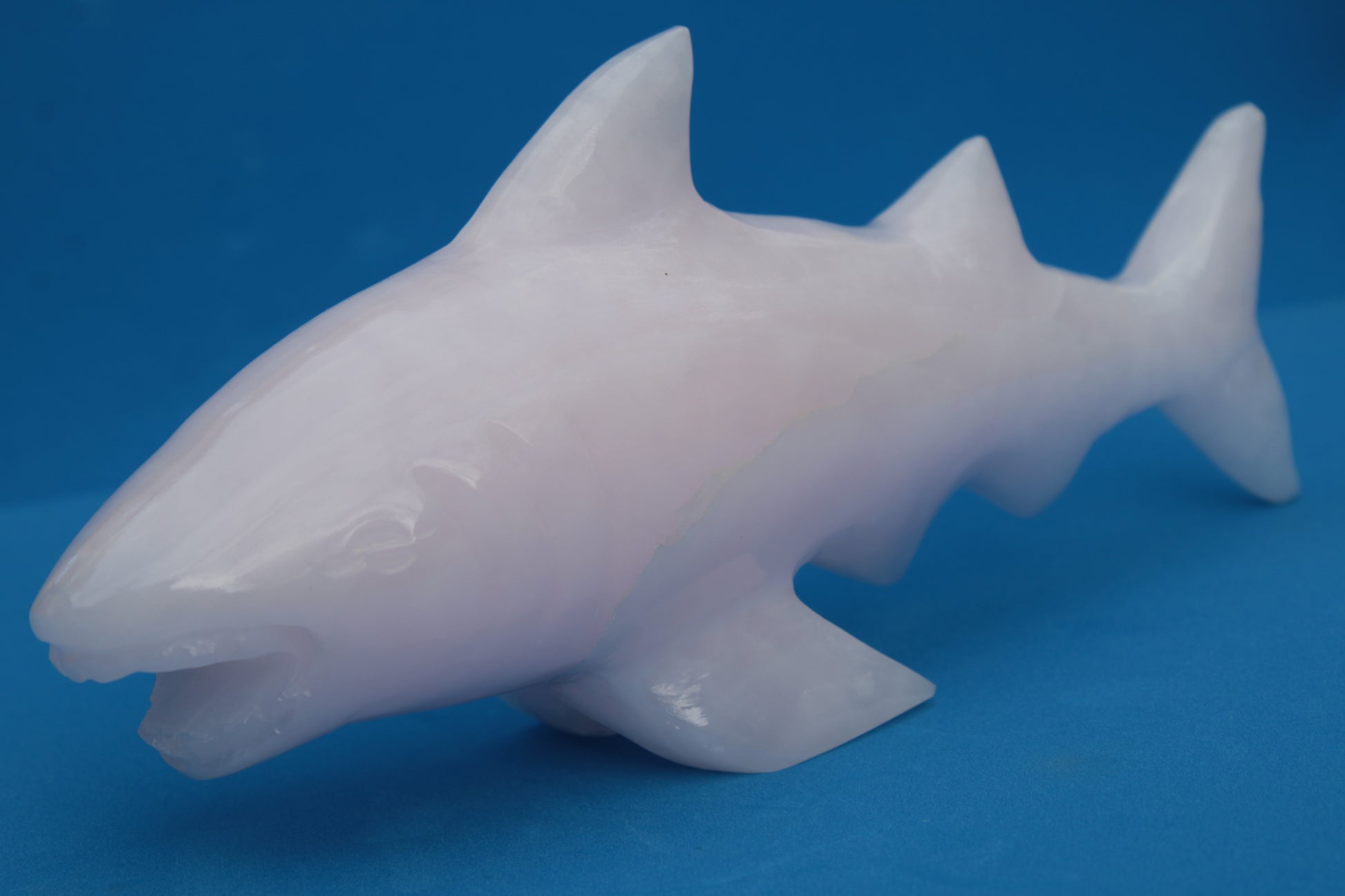 Mangano Calcite hand-carved shark 687g Rocks and Things