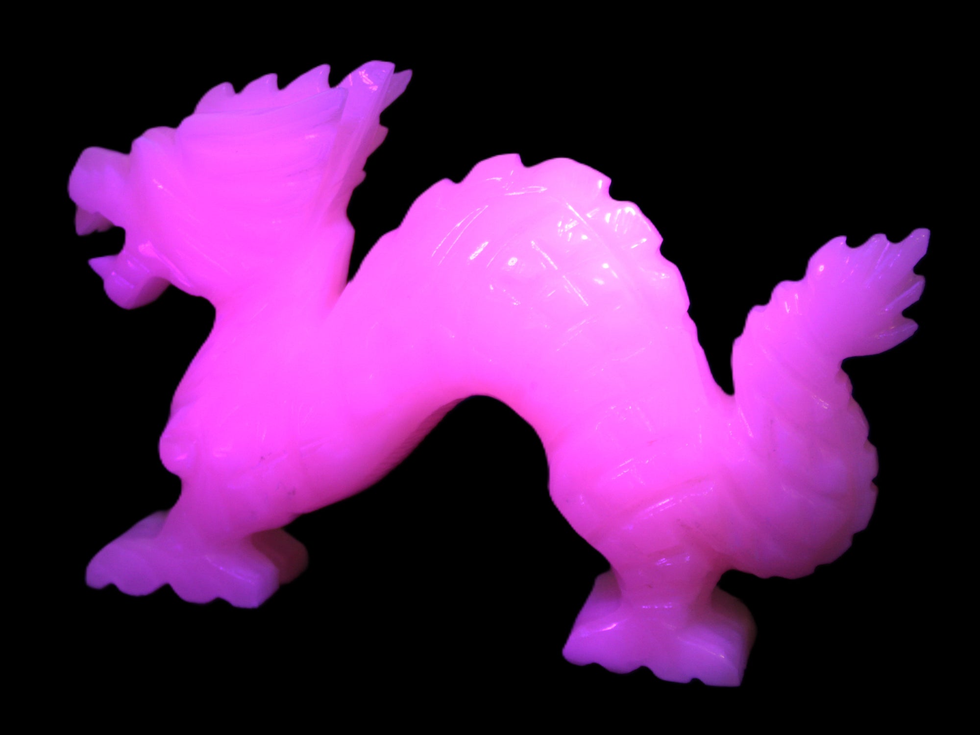 Mangano Calcite hand-carved Dragon 907g Rocks and Things
