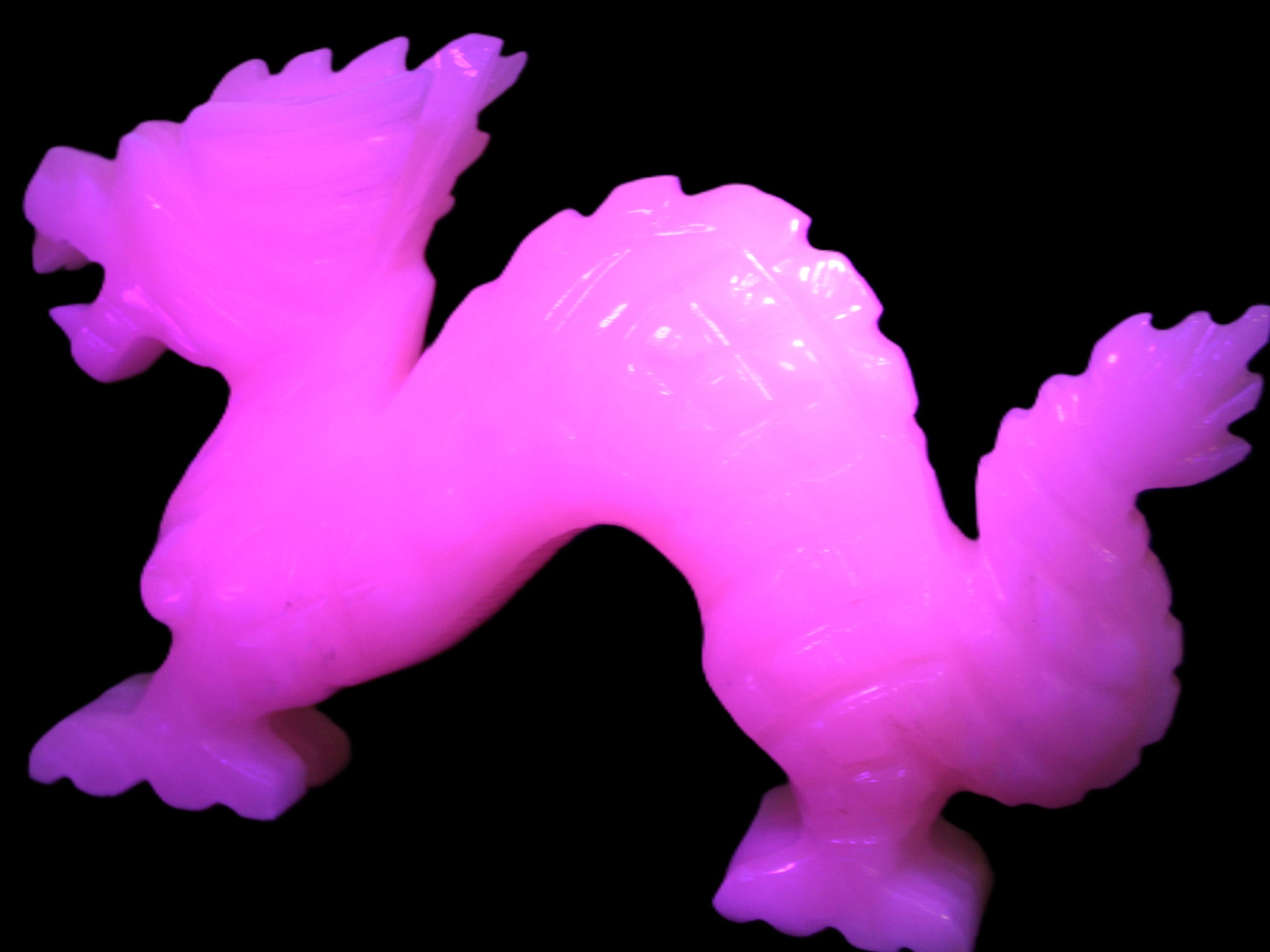 Mangano Calcite hand-carved Dragon 907g Rocks and Things