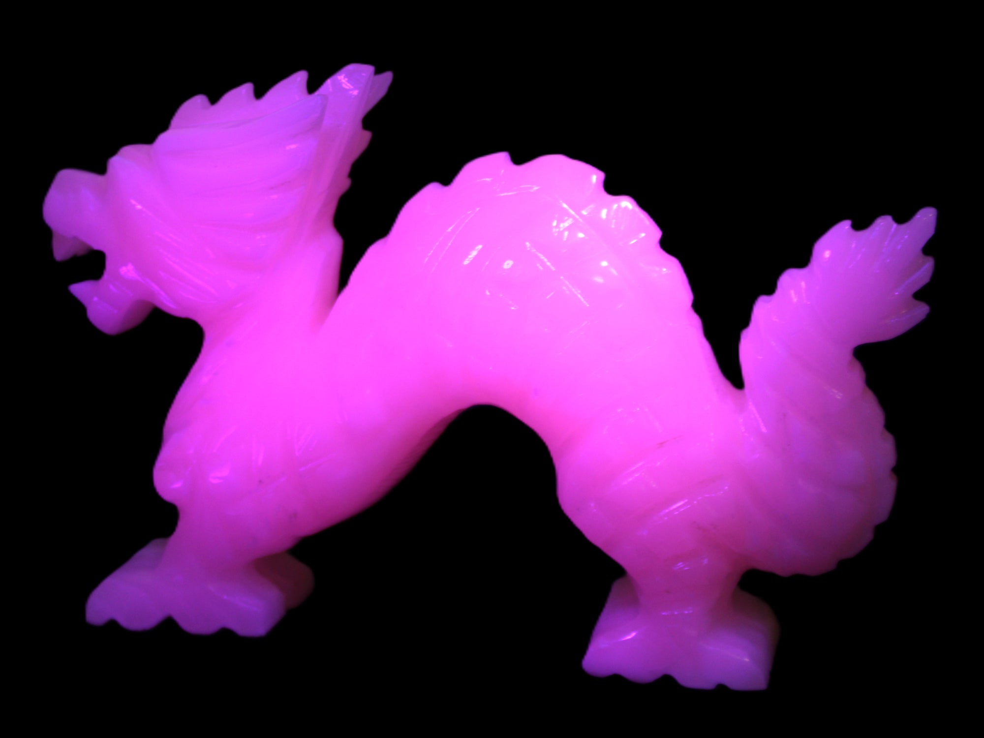 Mangano Calcite hand-carved Dragon 907g Rocks and Things